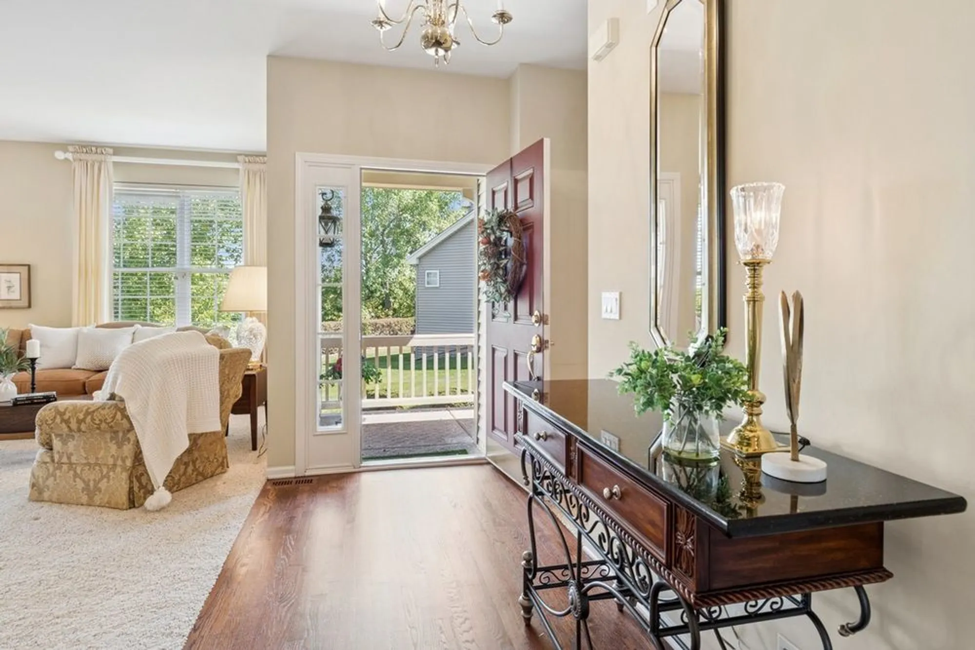 Property Slideshow image 4 of 40 | 1504 mansfield dr, Aurora, IL, 60502