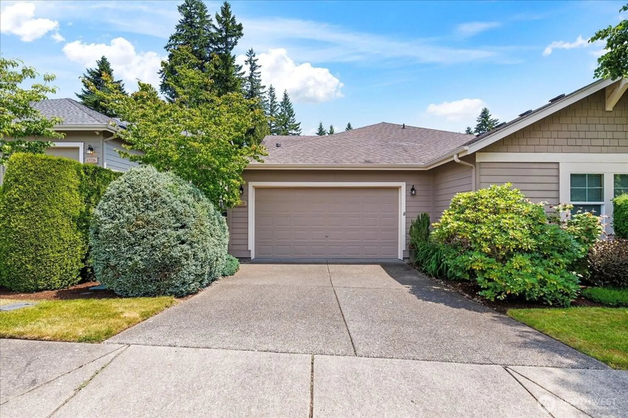 Property Slideshow image 2 of 32 | 13720 231st ln, Redmond, WA, 98053