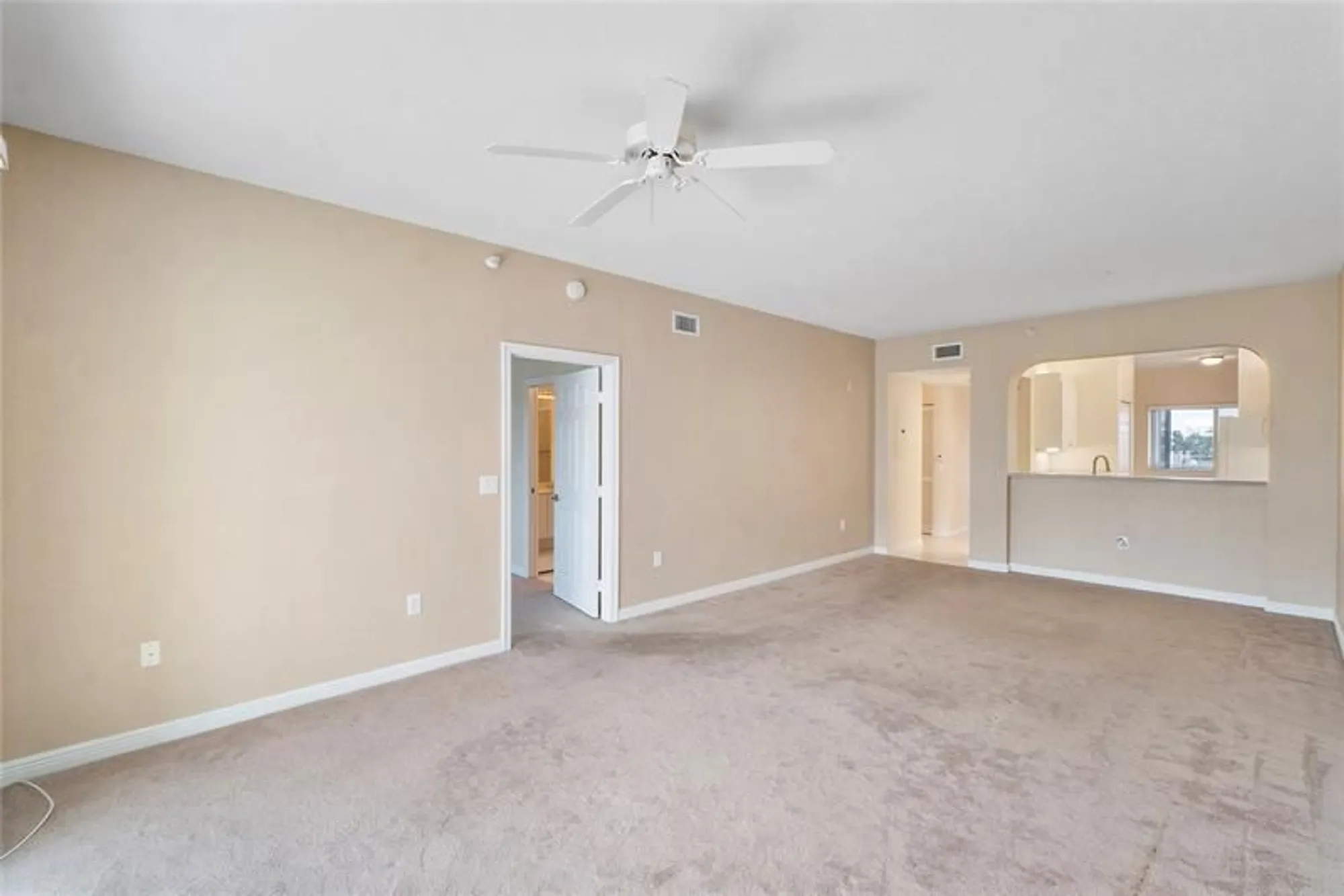 Property Slideshow image 9 of 18 | 7611 southampton ter apt 405a, Tamarac, FL, 33321