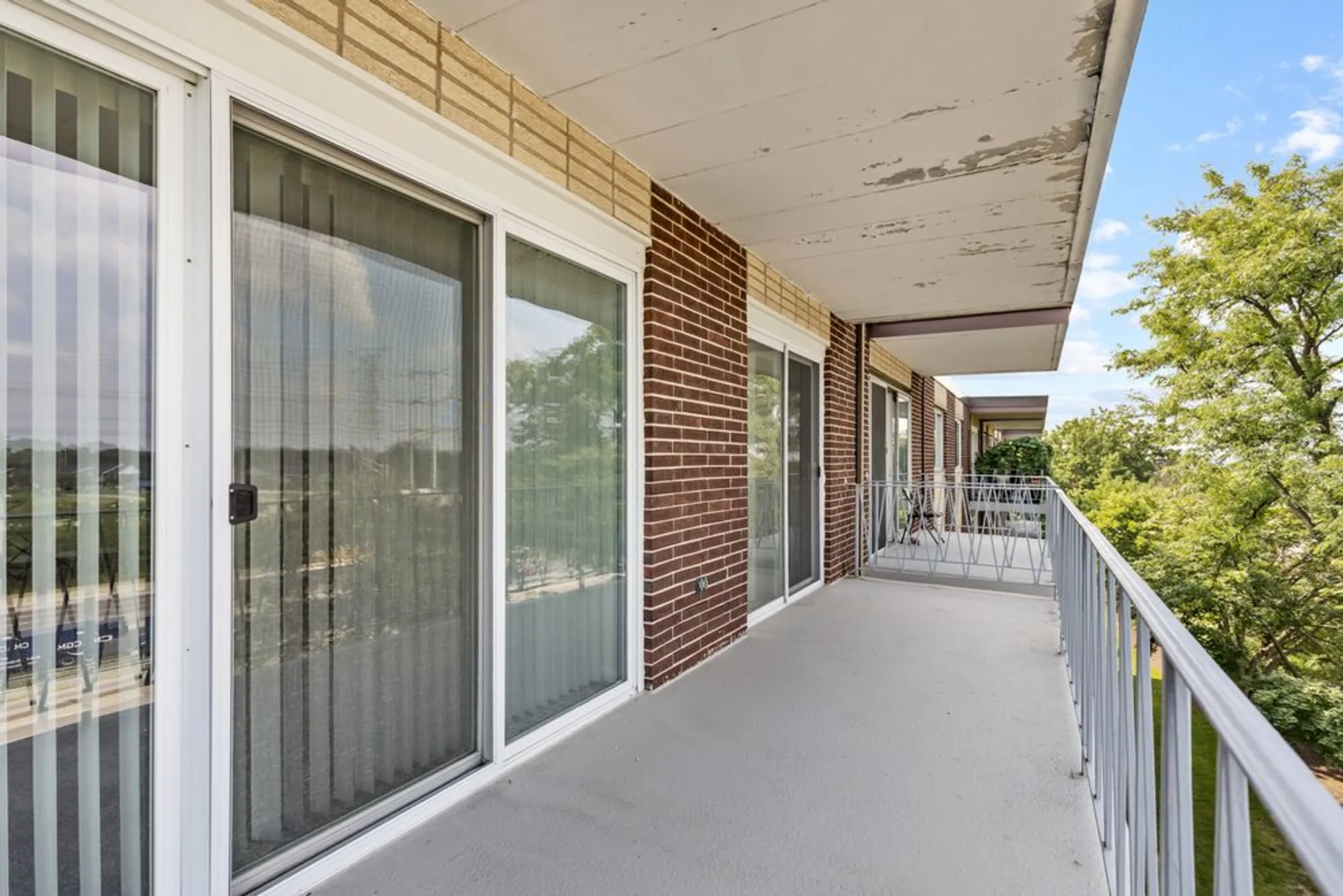 Property Slideshow image 7 of 19 | 2900 maple ave 17e, Downers Grove, IL, 60515