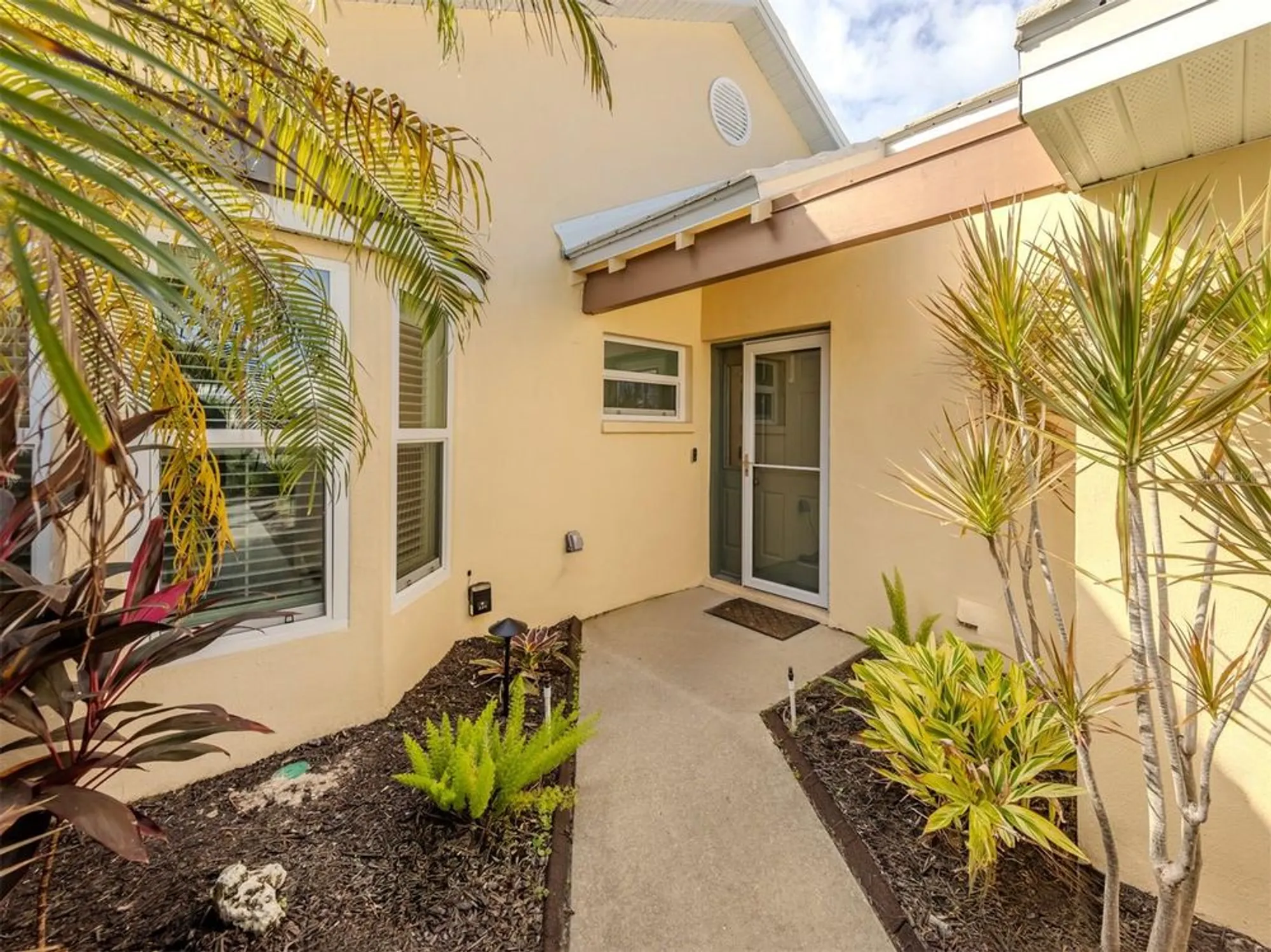 Property Slideshow image 4 of 77 | 761 harrington lake dr 61, Venice, FL, 34293
