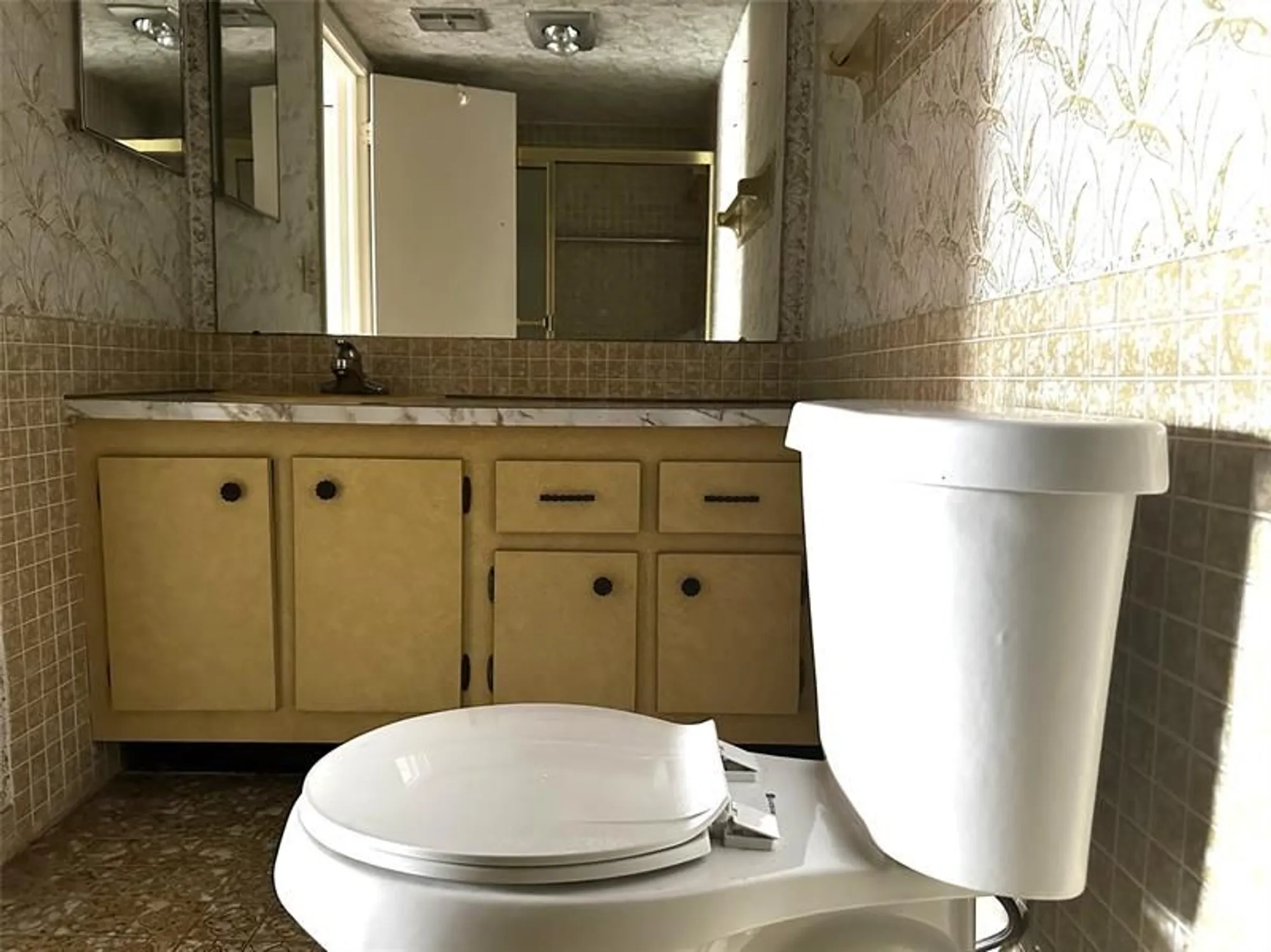 Property Slideshow image 8 of 11 | 2061 nw 47th ter 414, Lauderhill, FL, 33313