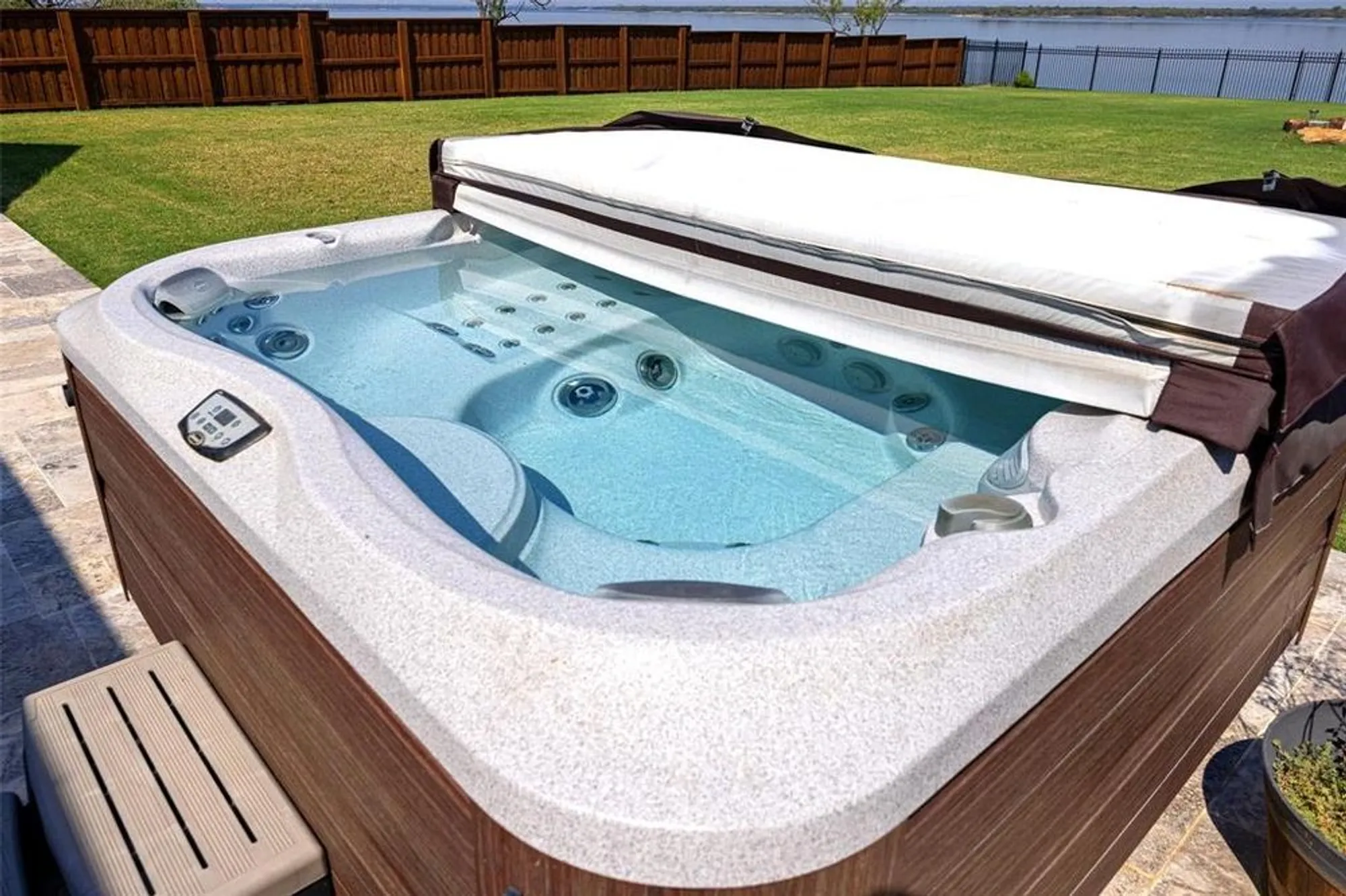 Property Slideshow image 14 of 40 | 7736 castlebridge, The Colony, TX, 75056