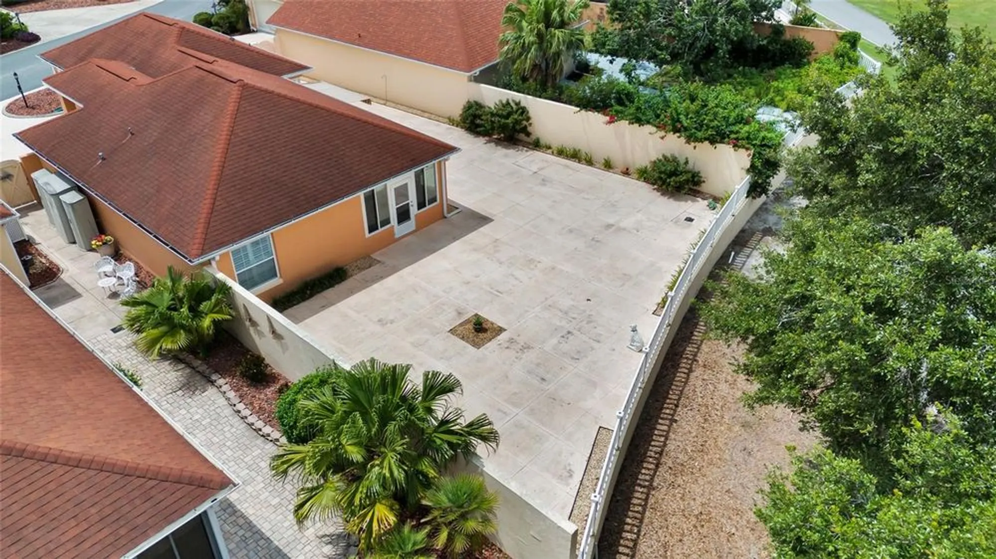 Property Slideshow image 32 of 45 | 916 medira dr, Lady Lake, FL, 32159