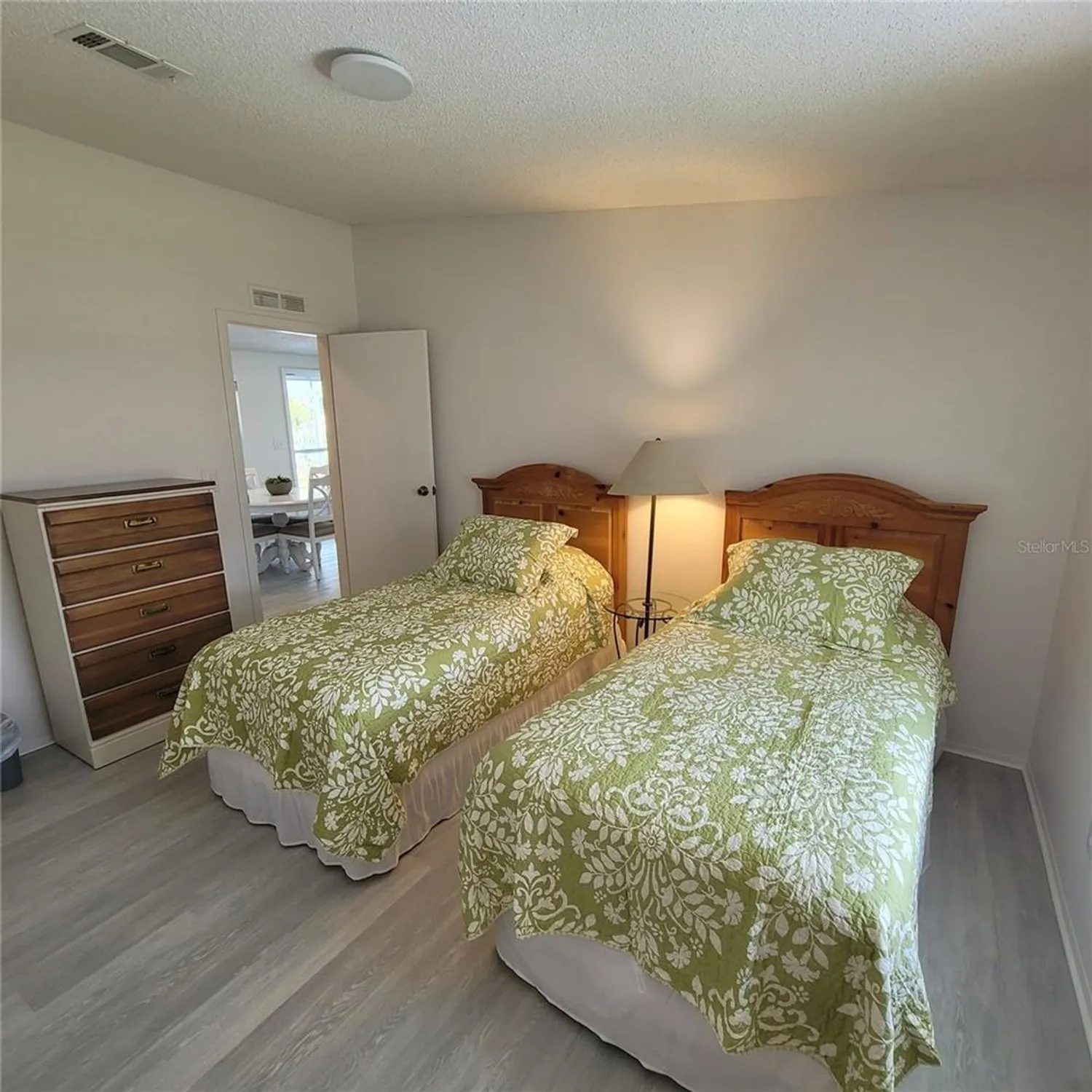 Property Slideshow image 10 of 25 | 1507 e schwartz blvd, Lady Lake, FL, 32159