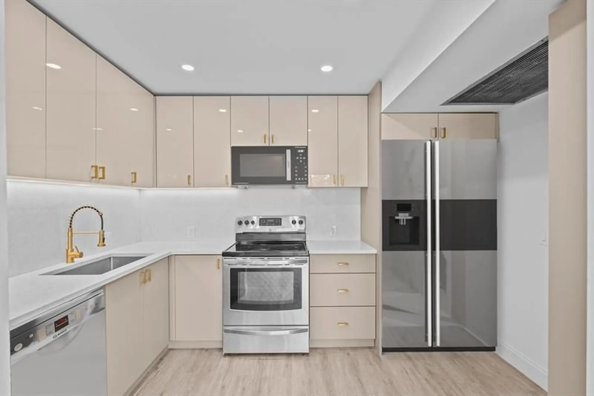 Property Slideshow image 5 of 28 | 204 mansfield e unit e, Boca Raton, FL, 33434