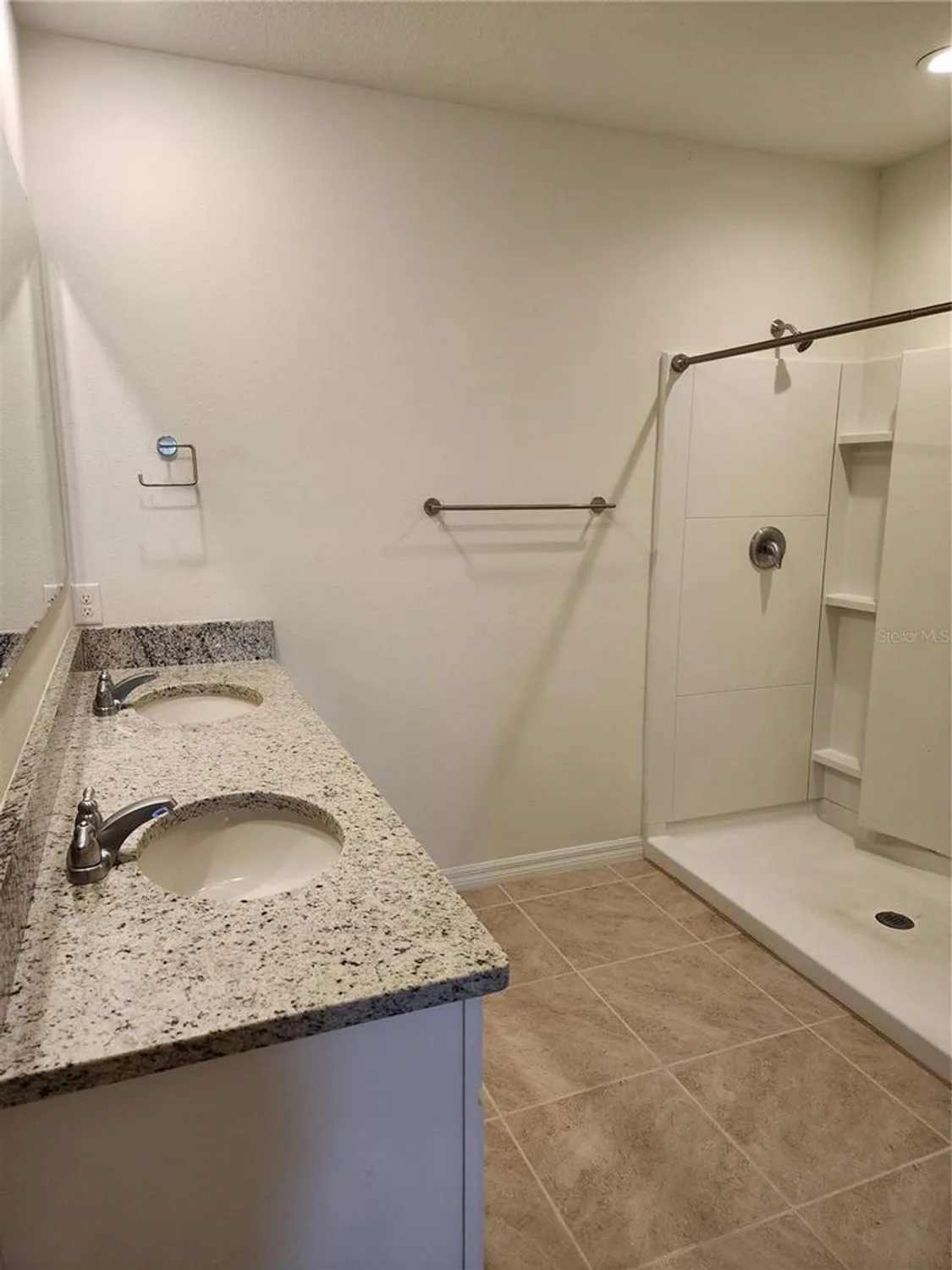 Property Slideshow image 12 of 20 | 2795 grandbury grove rd, Lakeland, FL, 33811