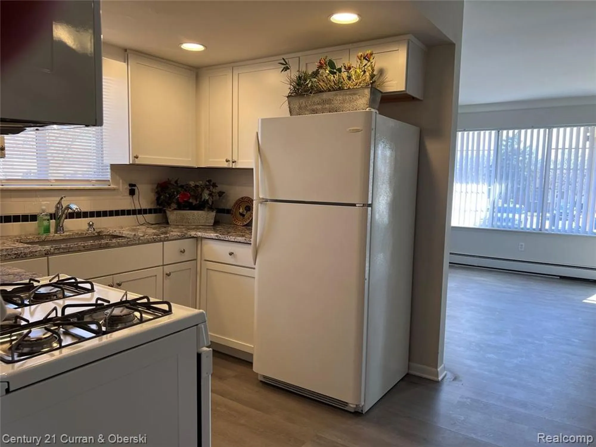 Property Slideshow image 3 of 12 | 25159 franklin ter # 8, South Lyon, MI, 48178