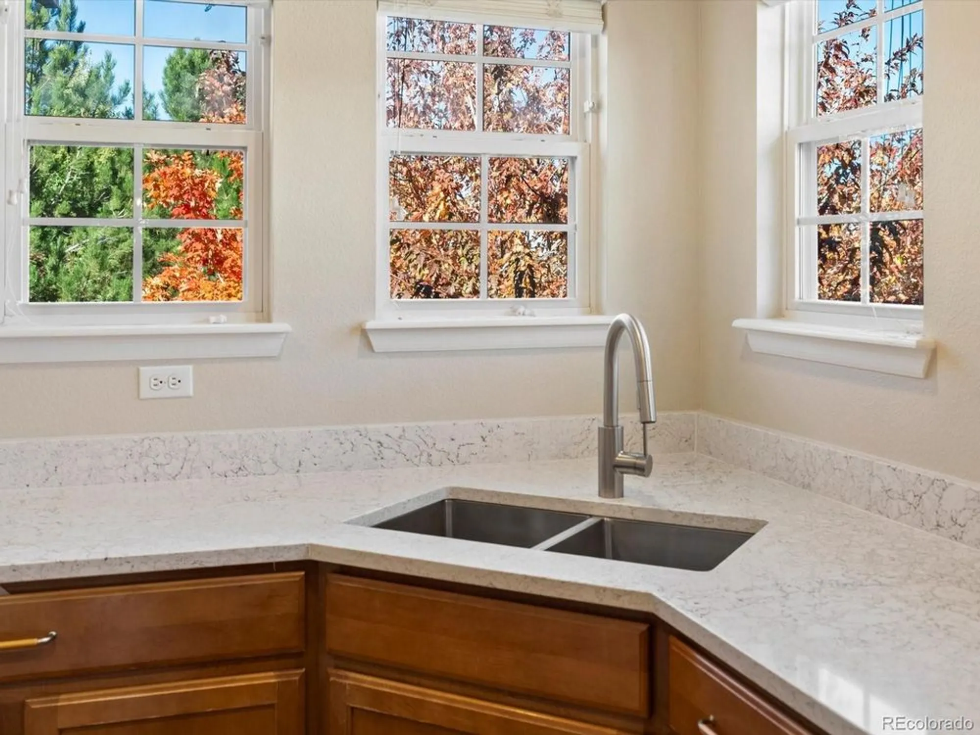 Property Slideshow image 11 of 32 | 22383 e heritage pkwy, Aurora, CO, 80016