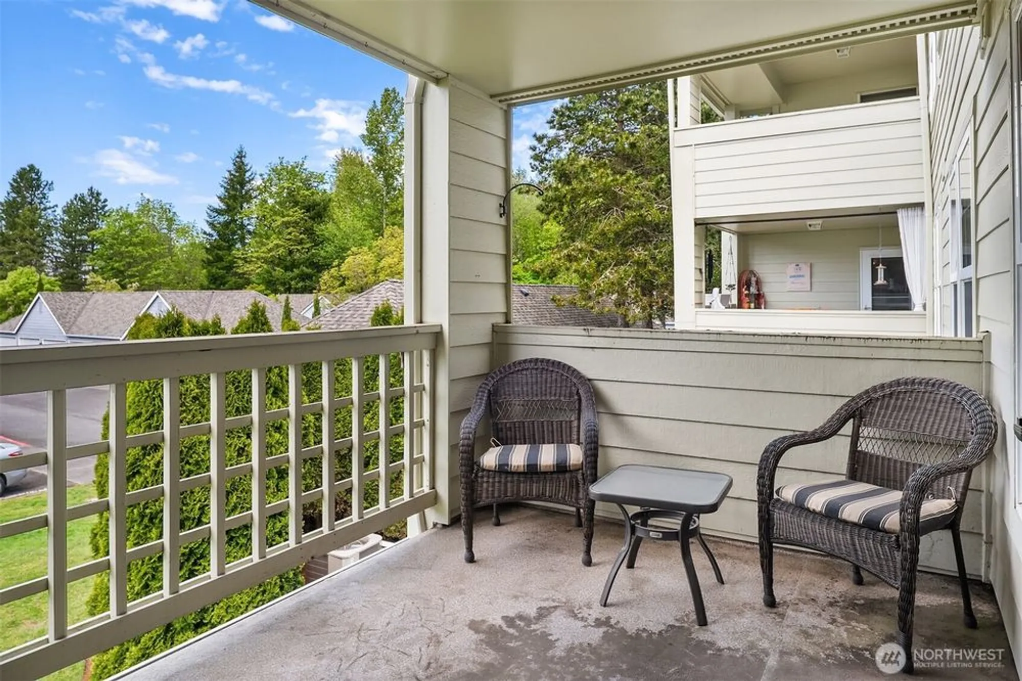 Property Slideshow image 19 of 34 | 4109 224th ln 213, Issaquah, WA, 98029