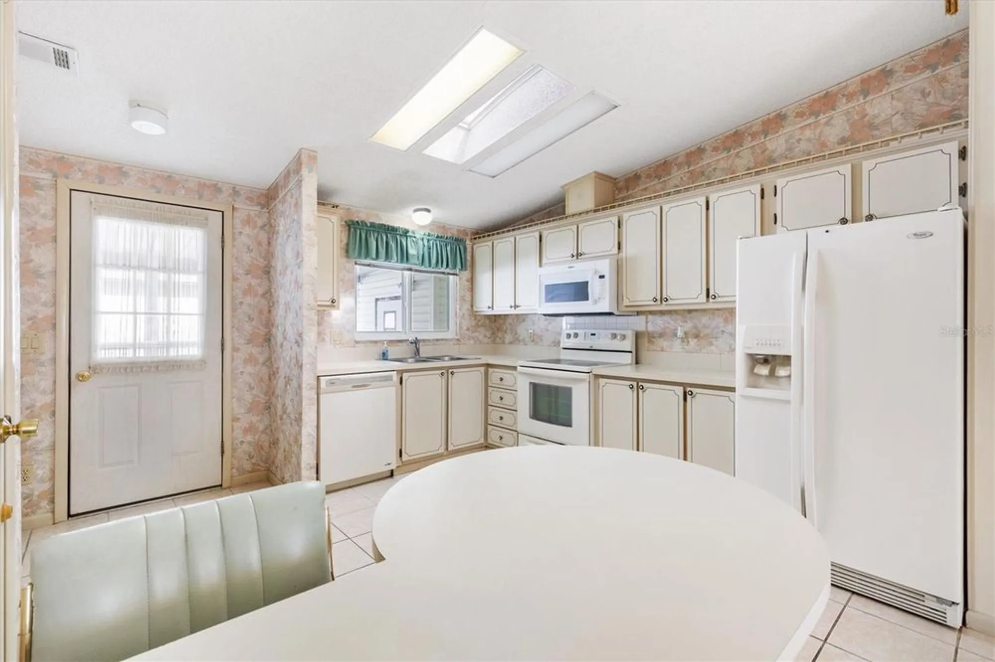 Property Slideshow image 6 of 38 | 523 bonita dr, The Villages, FL, 32159