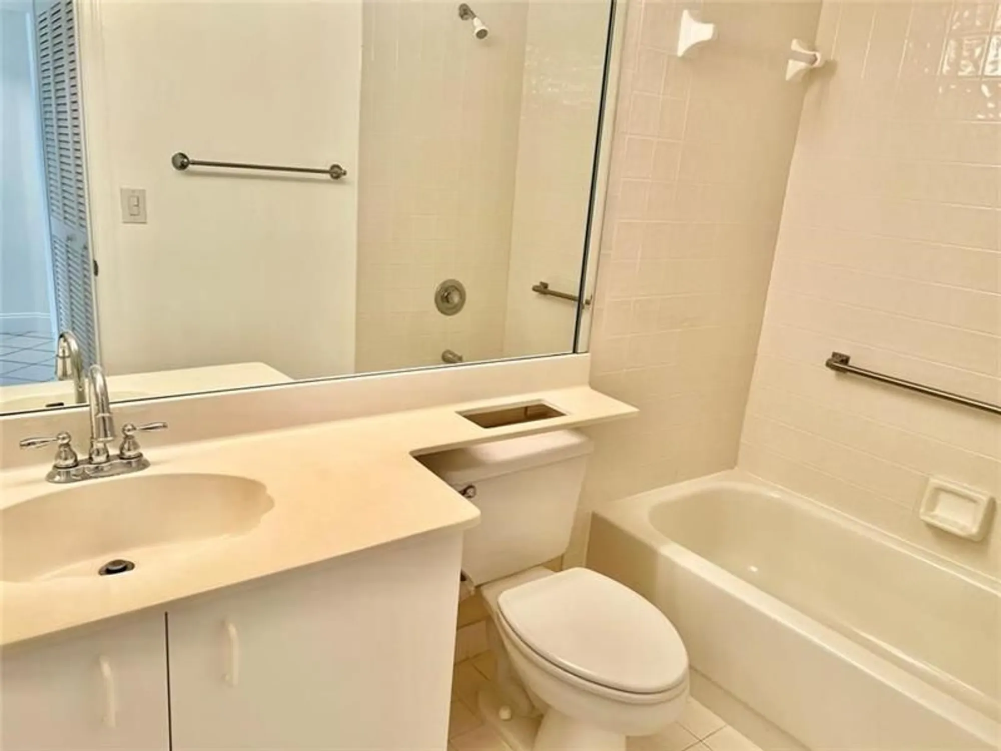 Property Slideshow image 18 of 23 | 9587 weldon cir apt b204, Tamarac, FL, 33321