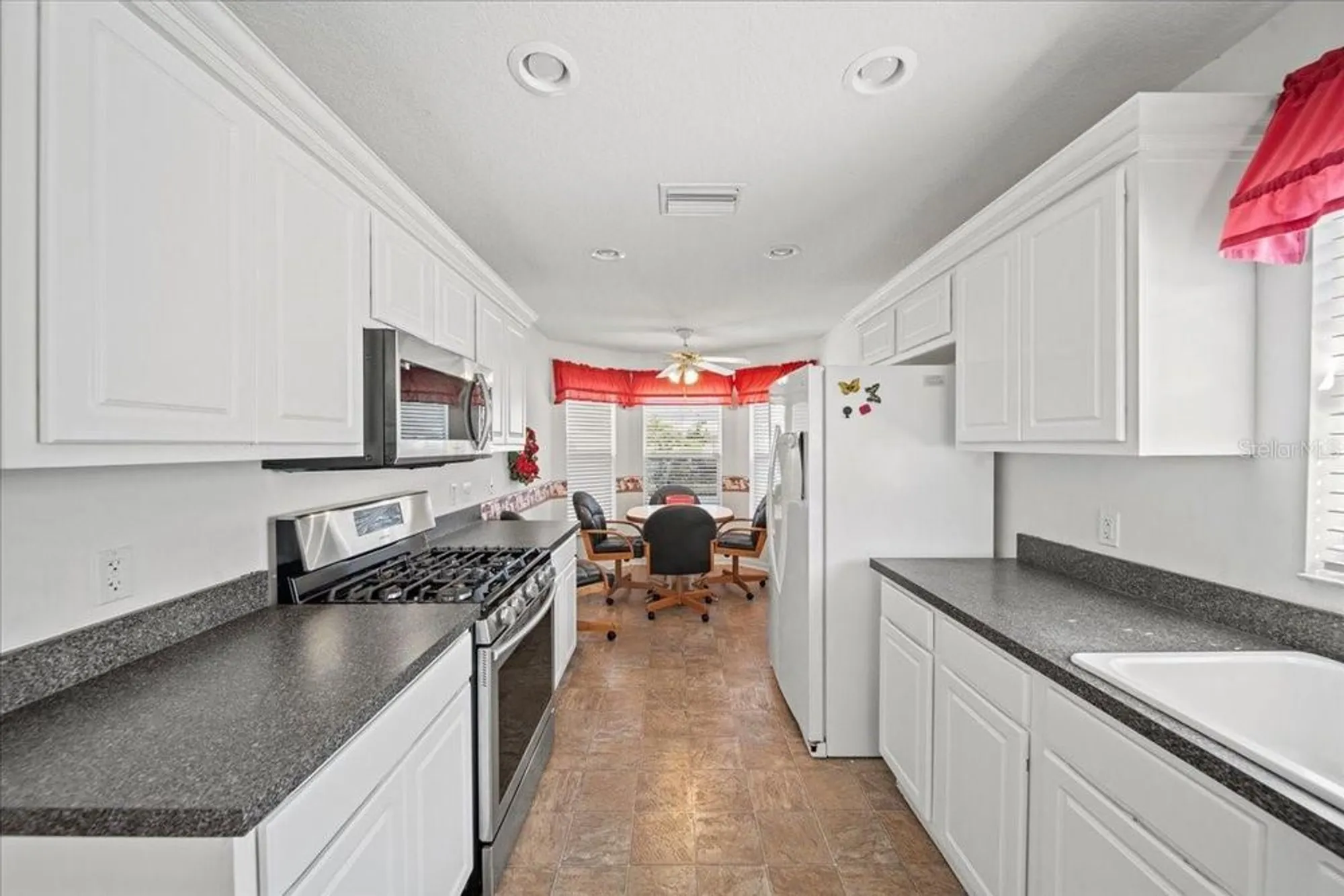 Property Slideshow image 15 of 42 | 364 lake suzanne dr, Lake Wales, FL, 33859