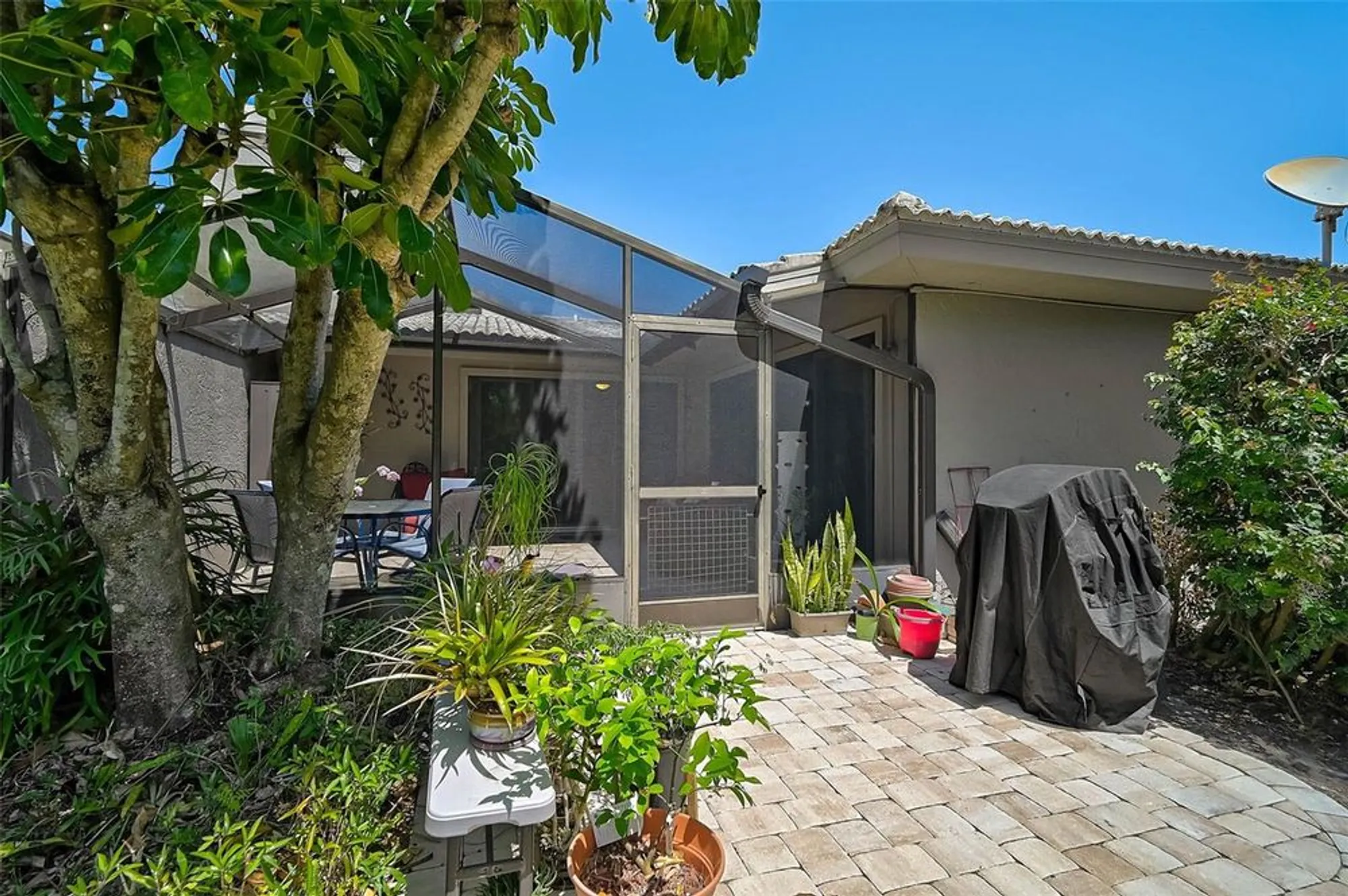 Property Slideshow image 41 of 61 | 3890 wilshire cir 27, Sarasota, FL, 34238