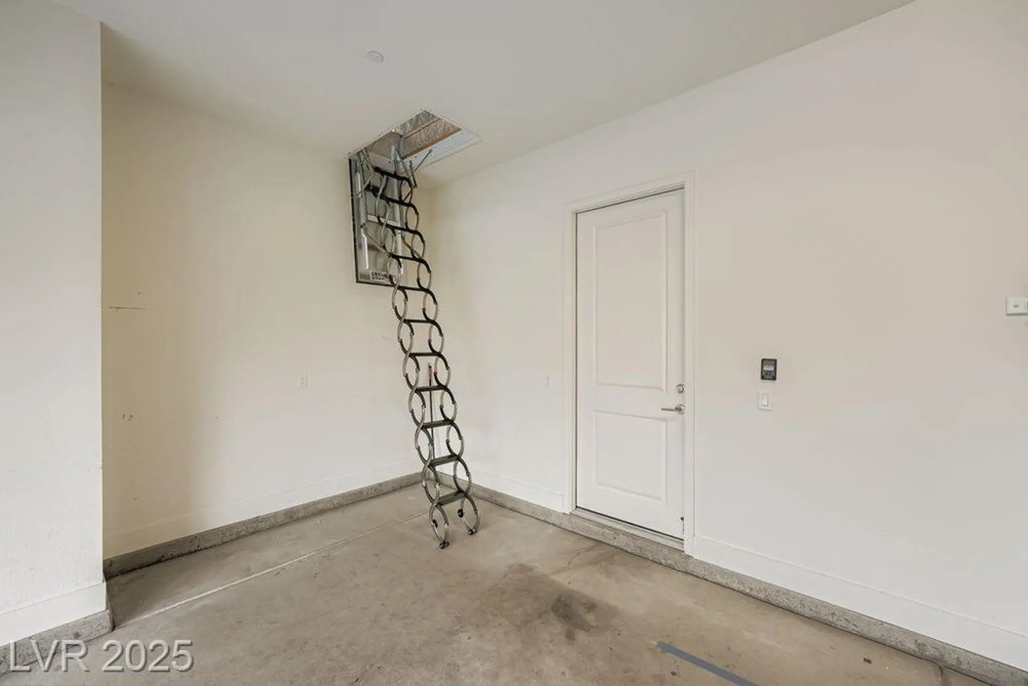 Property Slideshow image 28 of 35 | 4294 swift st, Las Vegas, NV, 89135