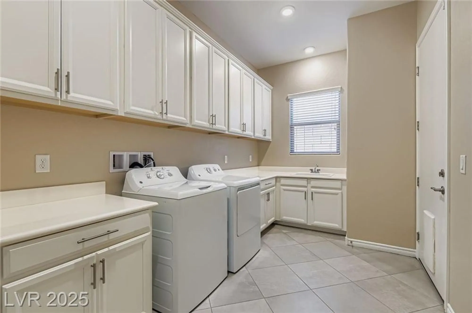 Property Slideshow image 21 of 54 | 512 heritage bridge ave, Henderson, NV, 89011