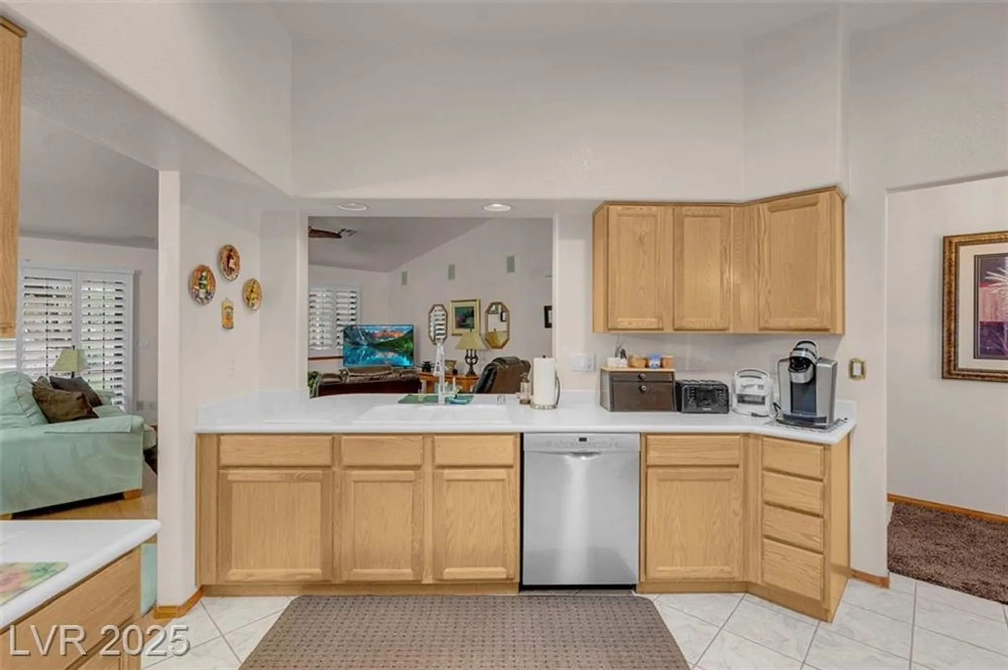 Property Slideshow image 14 of 46 | 5204 rim view ln, Las Vegas, NV, 89130