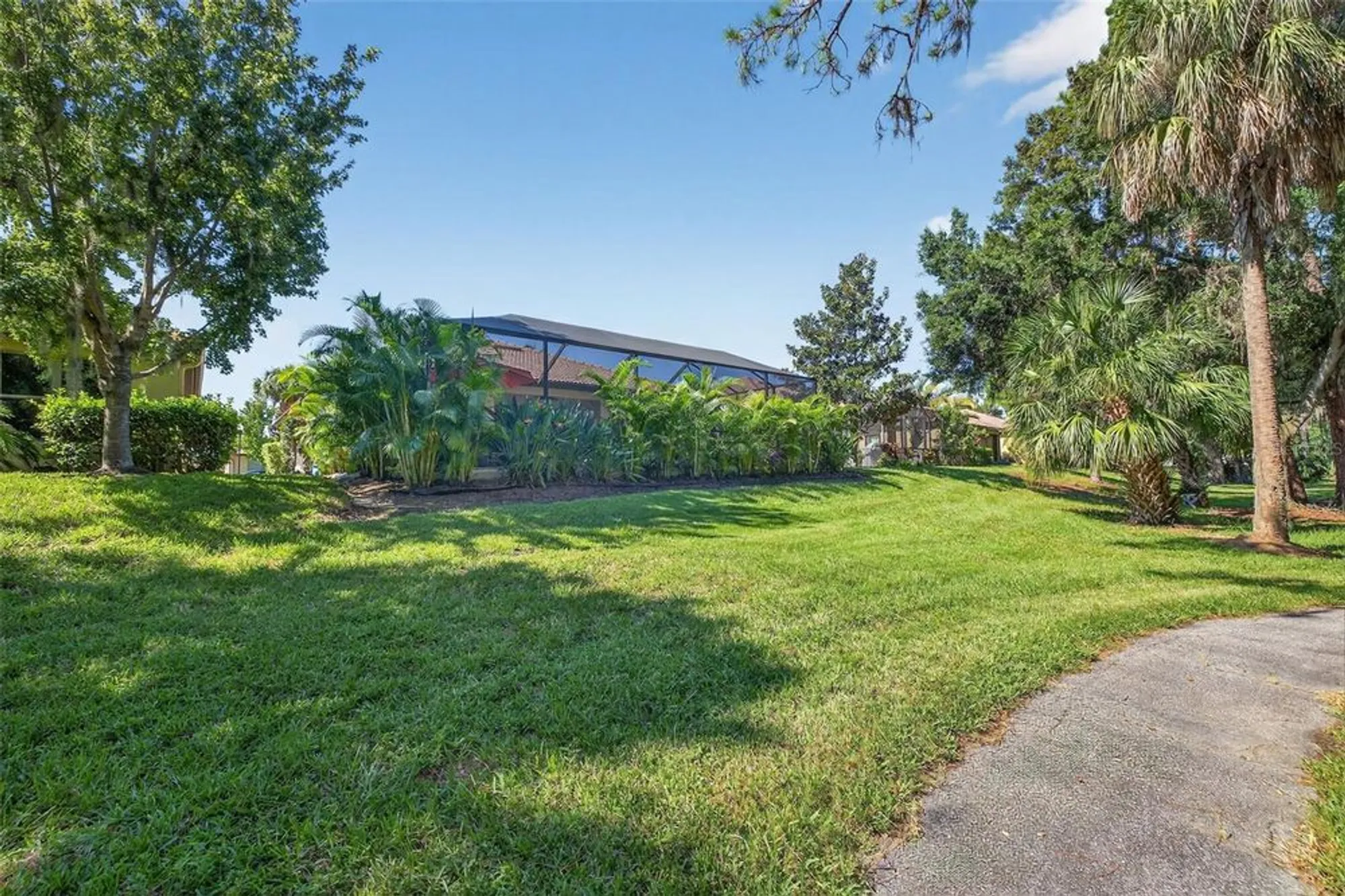 Property Slideshow image 42 of 55 | 359 laurel falls dr, Apollo Beach, FL, 33572