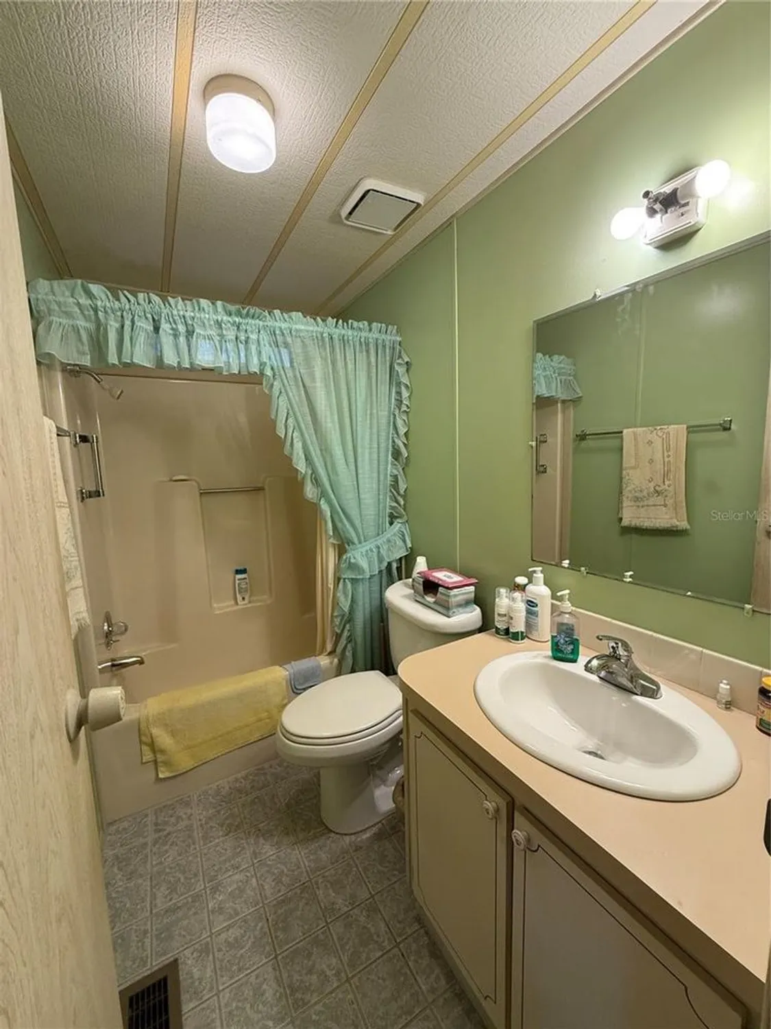 Property Slideshow image 16 of 20 | 1532 w schwartz blvd, Lady Lake, FL, 32159