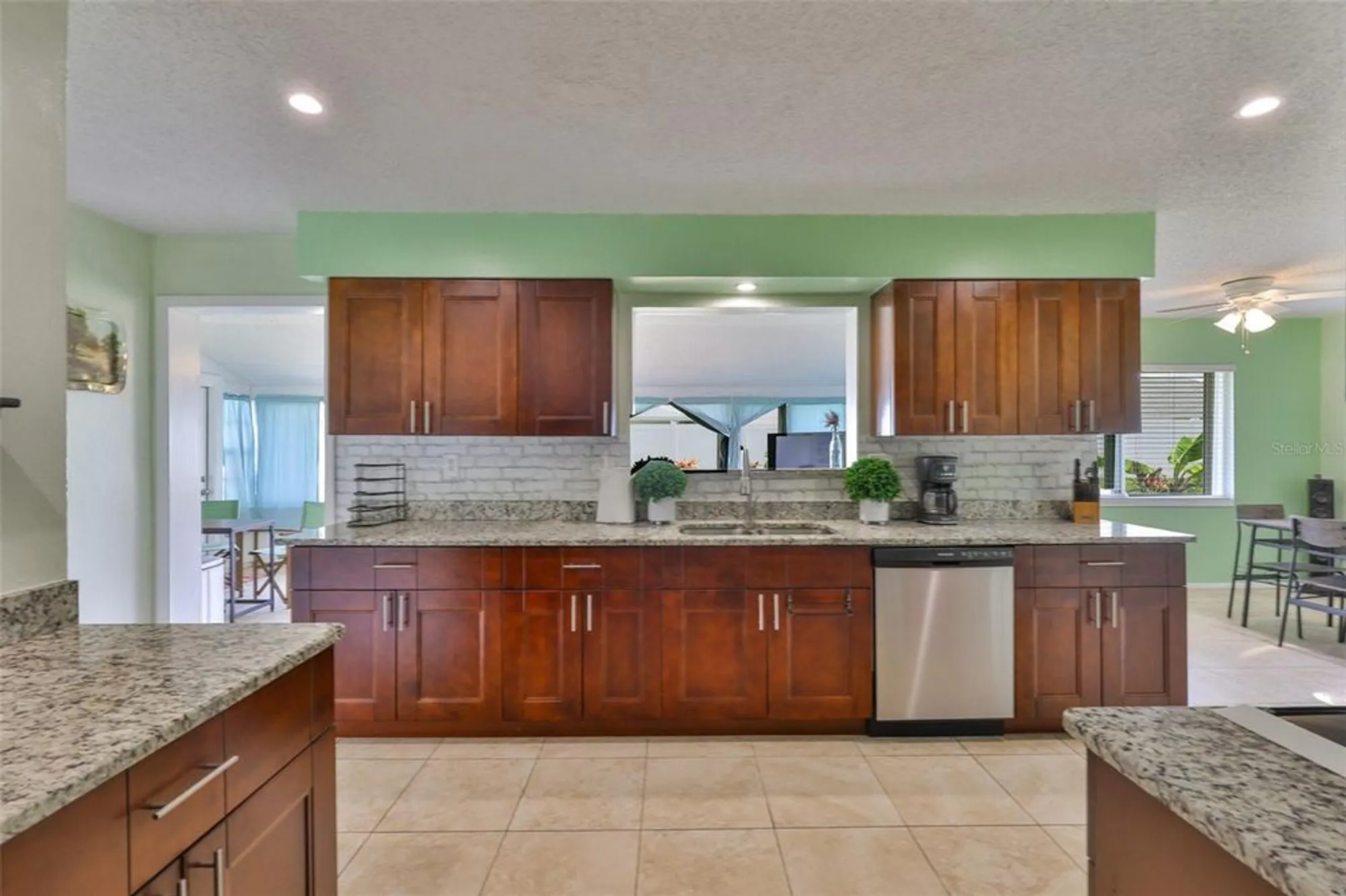 Property Slideshow image 12 of 48 | 613 la jolla ave, Sun City Center, FL, 33573
