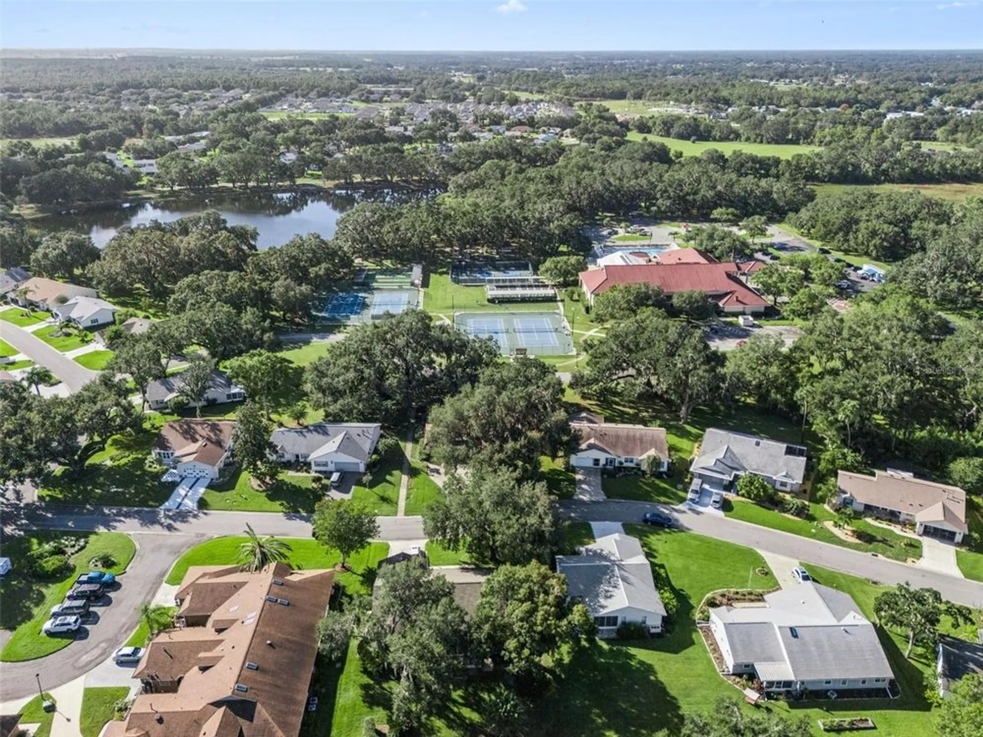 Property Slideshow image 37 of 86 | 5609 rosewall cir, Leesburg, FL, 34748