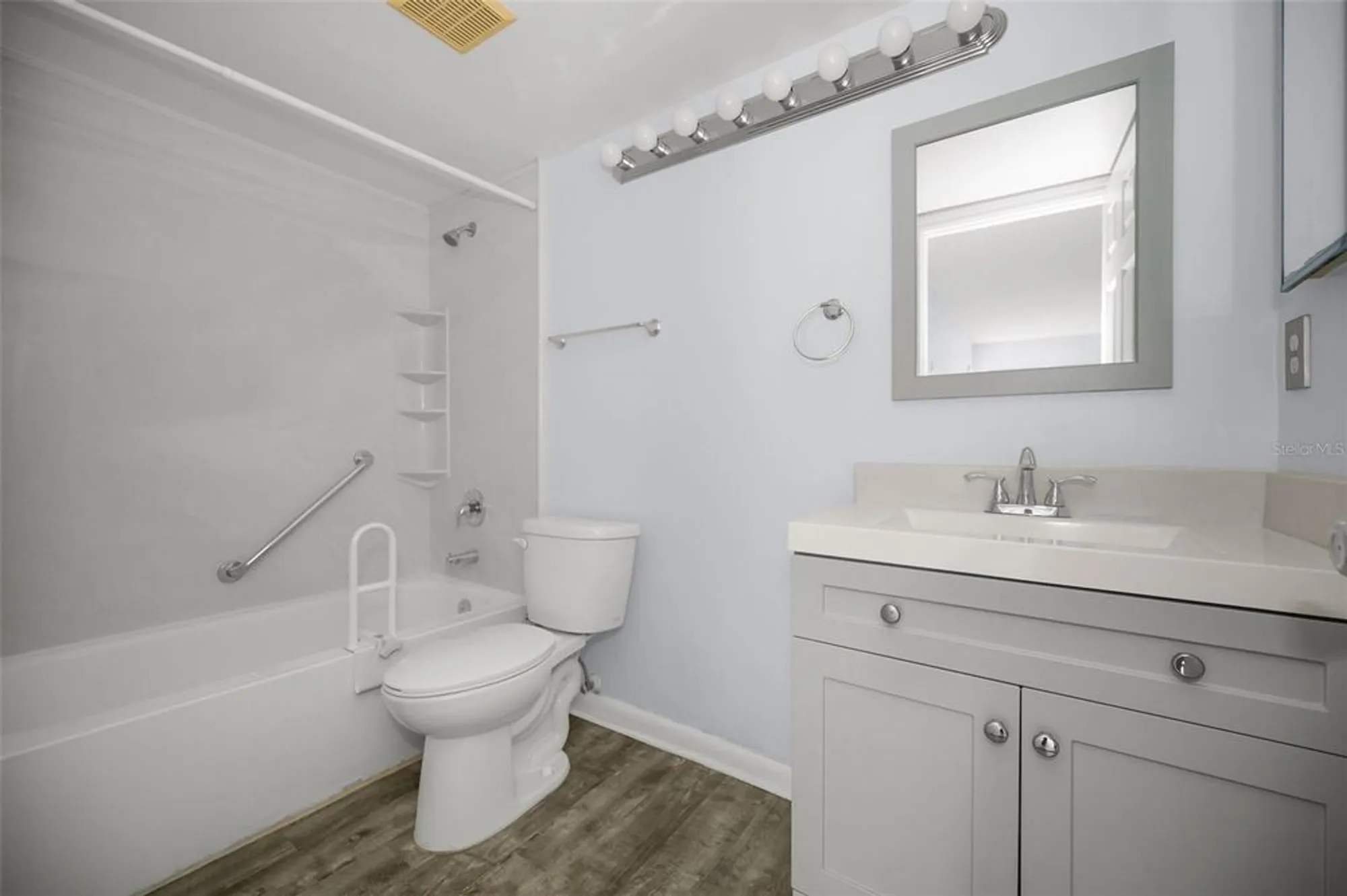 Property Slideshow image 33 of 70 | 2687 pine ridge way e1, Palm Harbor, FL, 34684