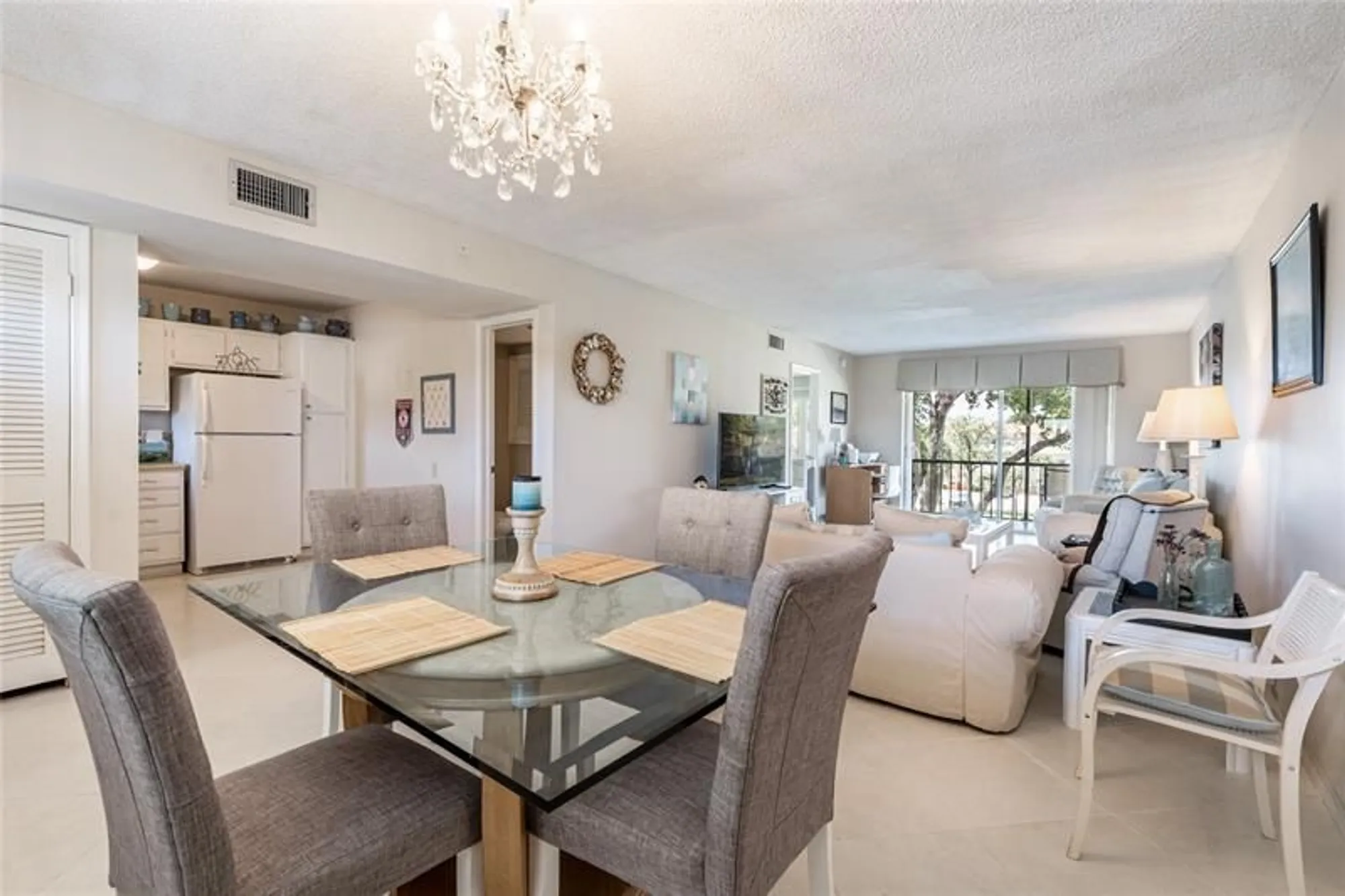 Property Slideshow image 4 of 53 | 671 s hollybrook dr 306, Pembroke Pines, FL, 33025