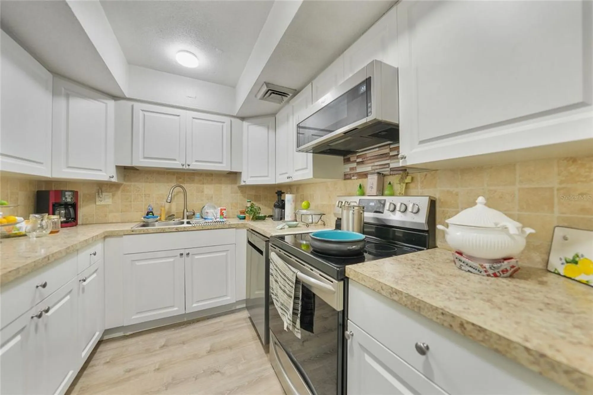 Property Slideshow image 11 of 28 | 2437 harbor blvd apt 204, Port Charlotte, FL, 33952