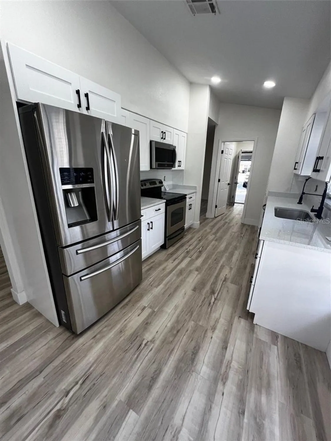 Property Slideshow image 5 of 23 | 339 pembroke ln 228, Venice, FL, 34293