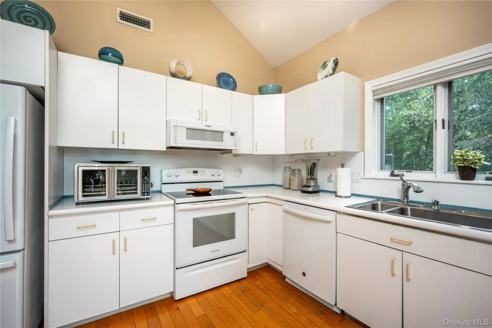 Property Slideshow image 8 of 16 | 627 heritage hls a, Somers, NY, 10589