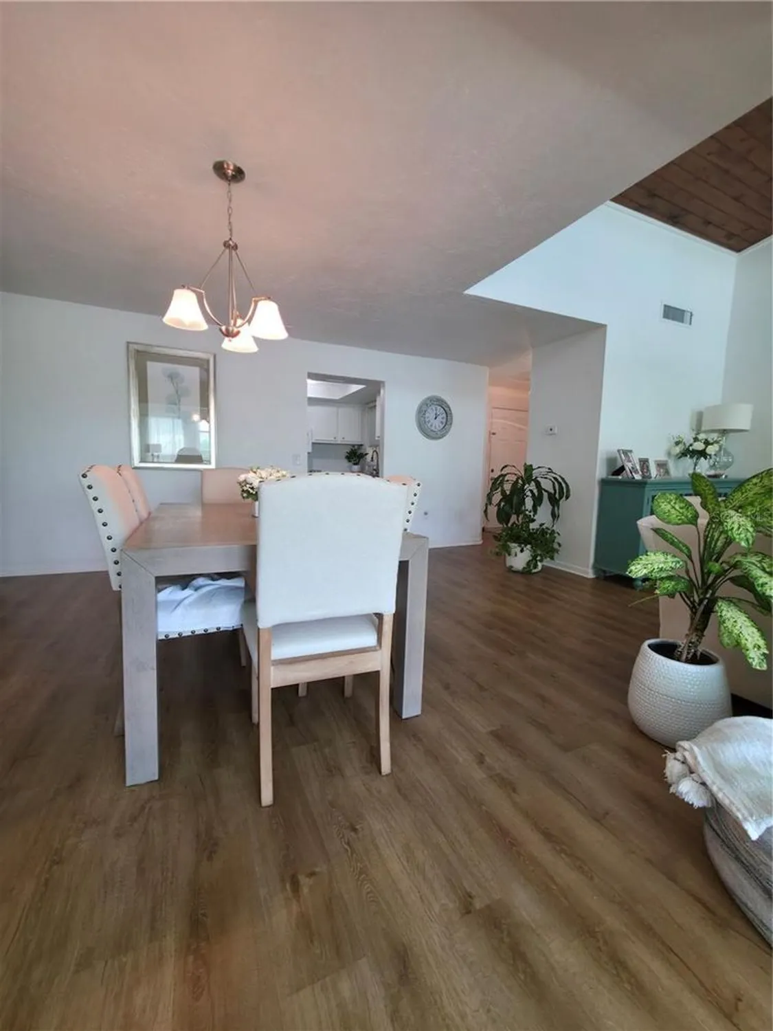 Property Slideshow image 17 of 37 | 21204 sandalwood dr # 21-204, Wildwood, FL, 34785