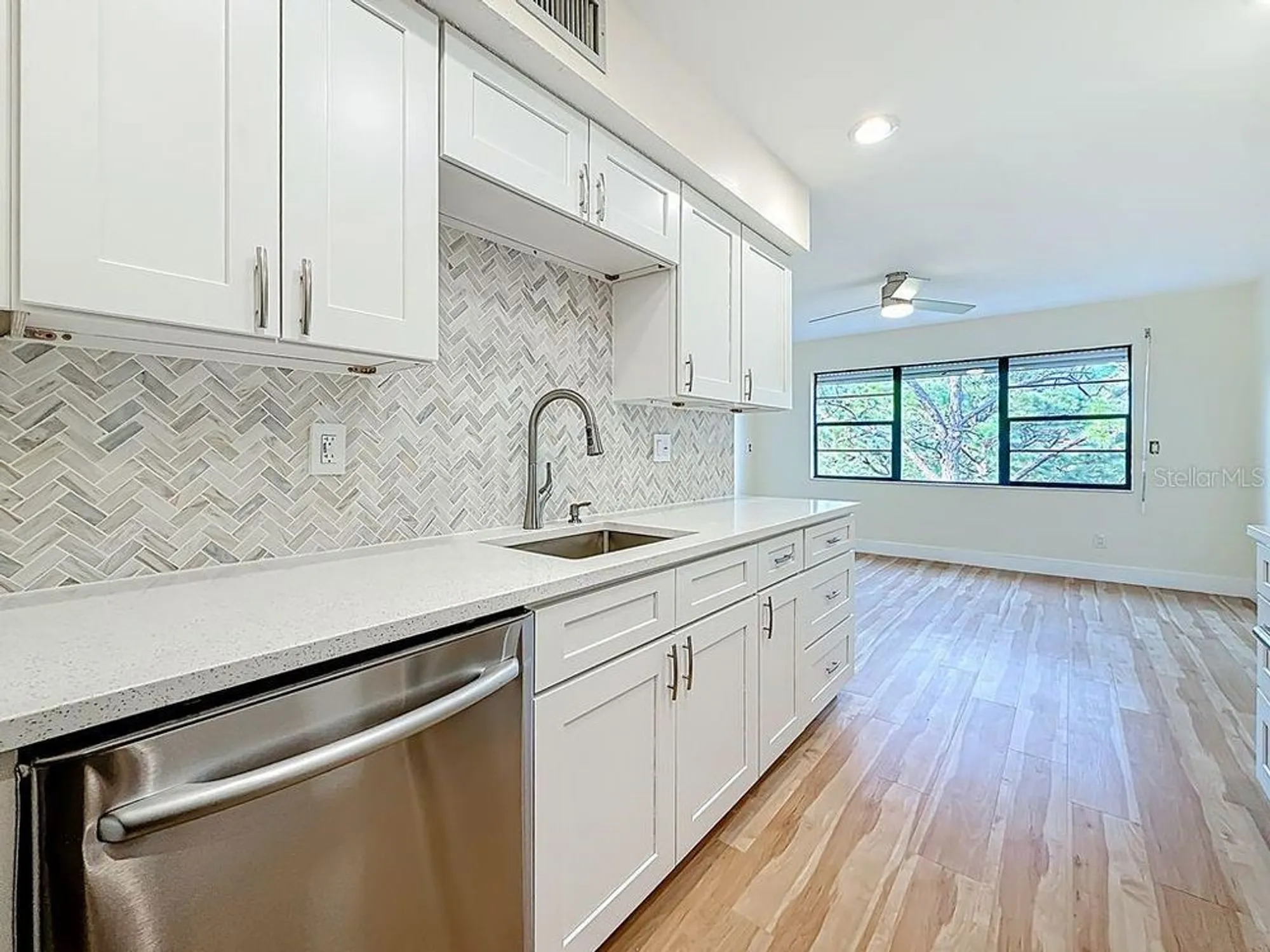 Property Slideshow image 14 of 50 | 8198 terrace garden dr n unit 407, St Petersburg, FL, 33709