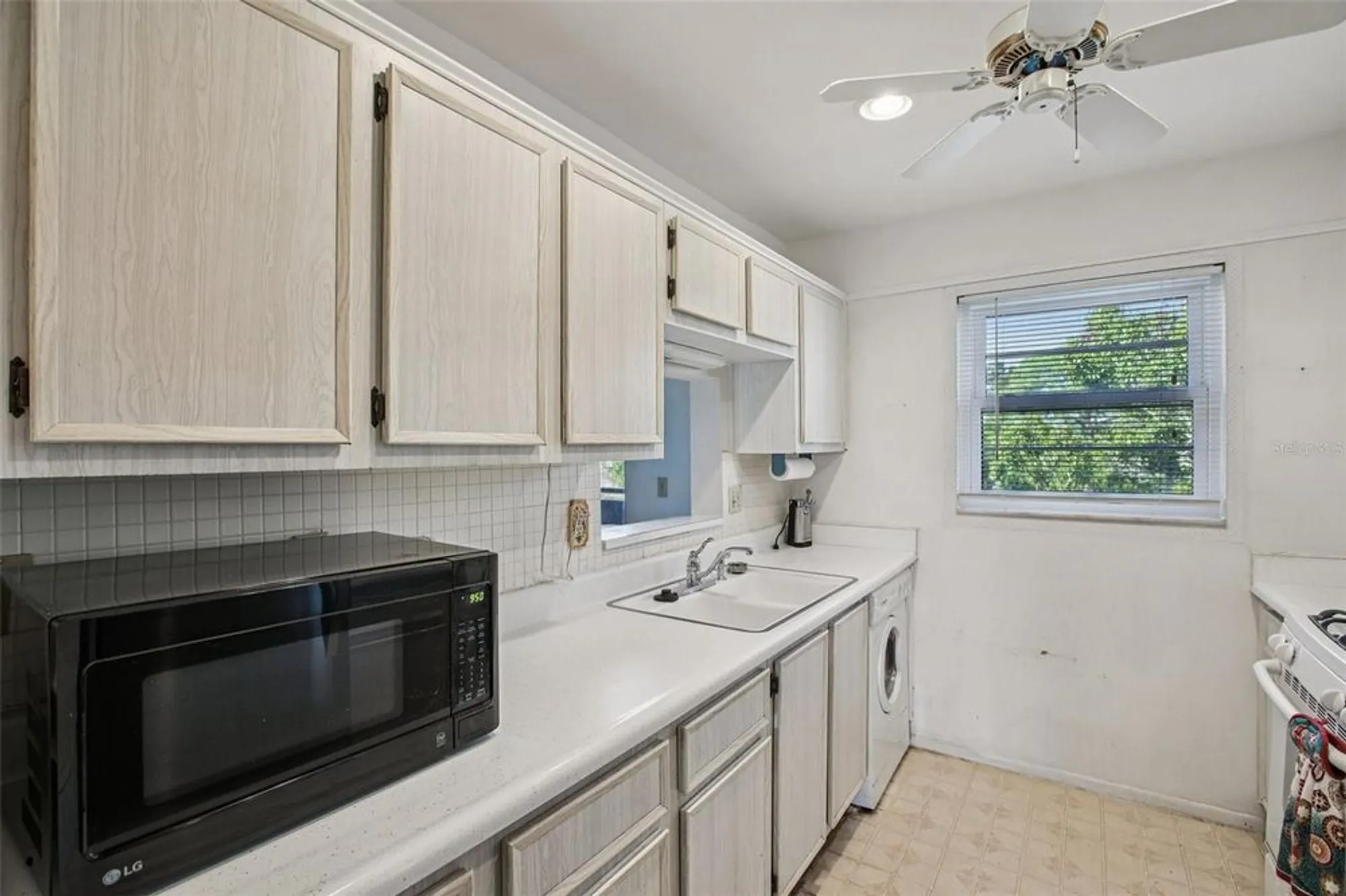 Property Slideshow image 10 of 26 | 5980 80th st n unit 405, St Petersburg, FL, 33709