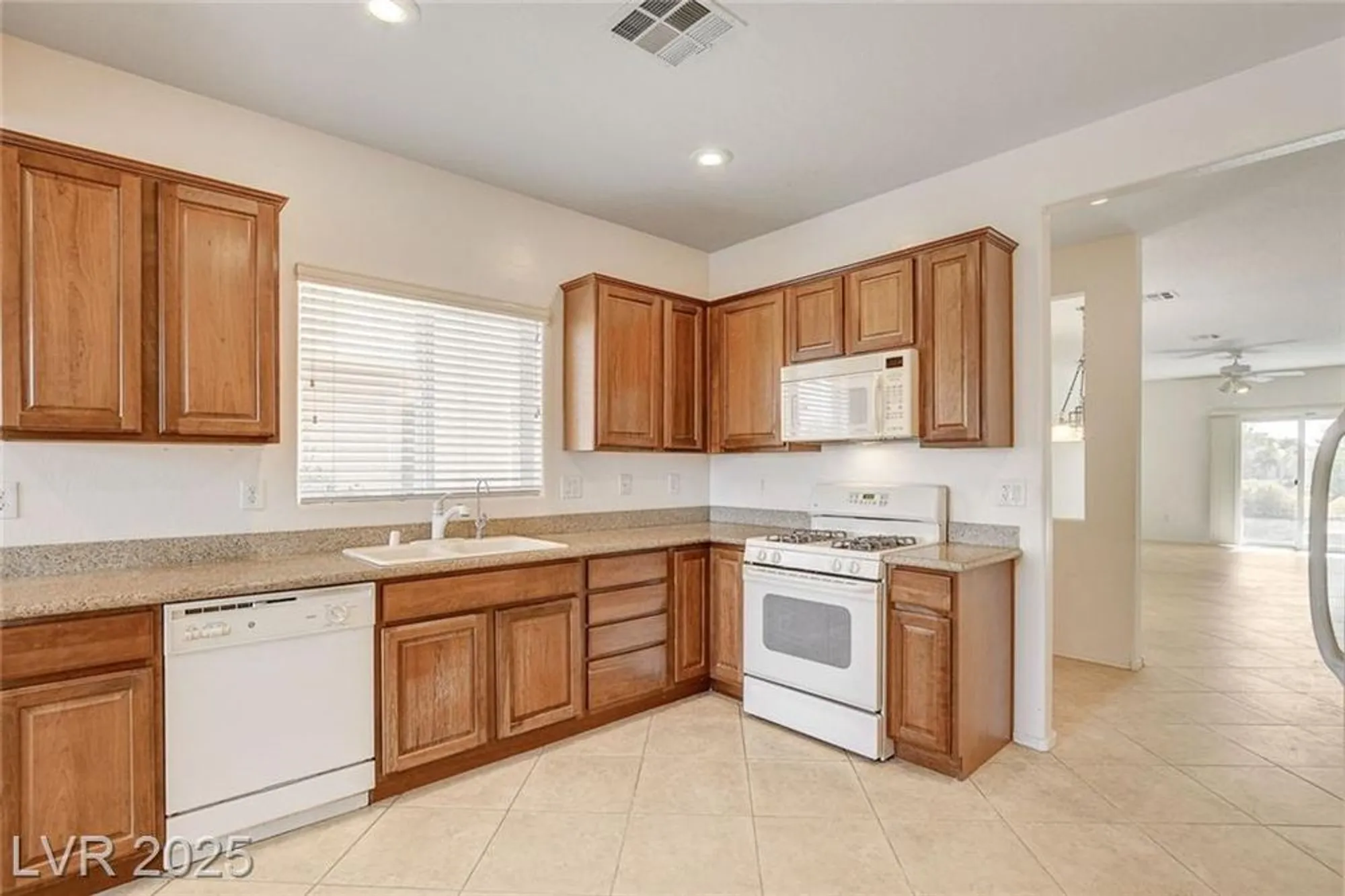 Property Slideshow image 6 of 48 | 2421 willow wren dr, North Las Vegas, NV, 89084
