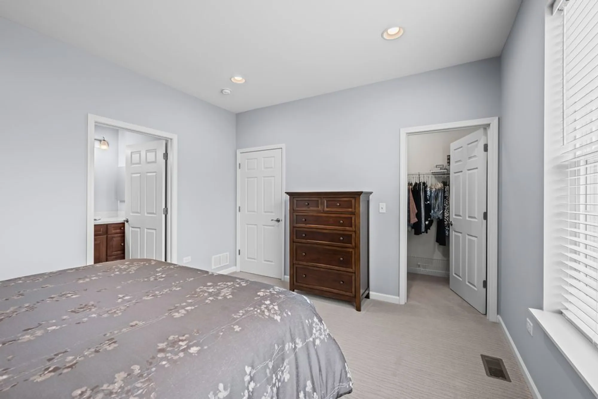 Property Slideshow image 13 of 23 | 460 mahogany dr, Algonquin, IL, 60102