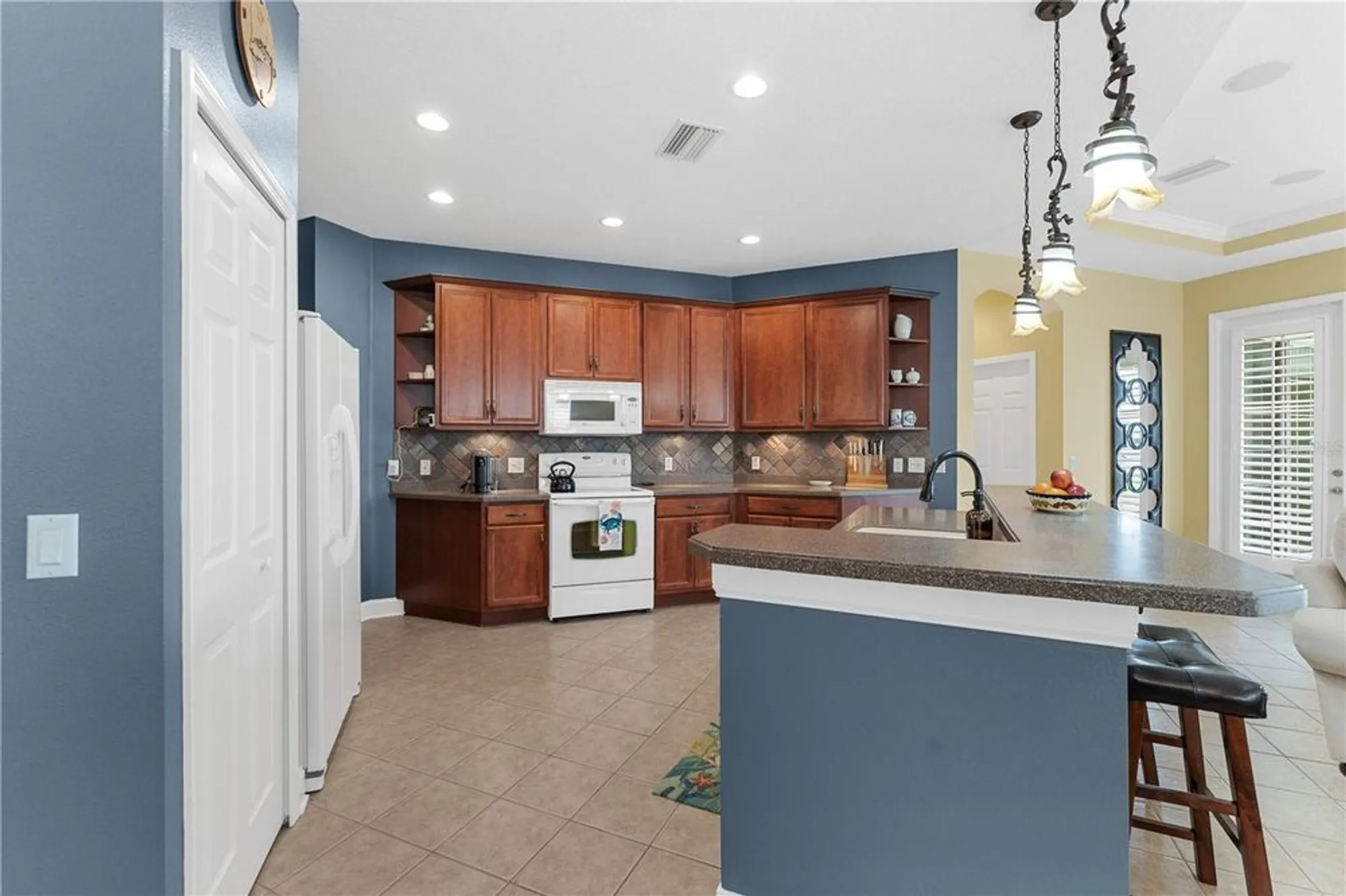 Property Slideshow image 30 of 97 | 5210 golden isles dr, Apollo Beach, FL, 33572