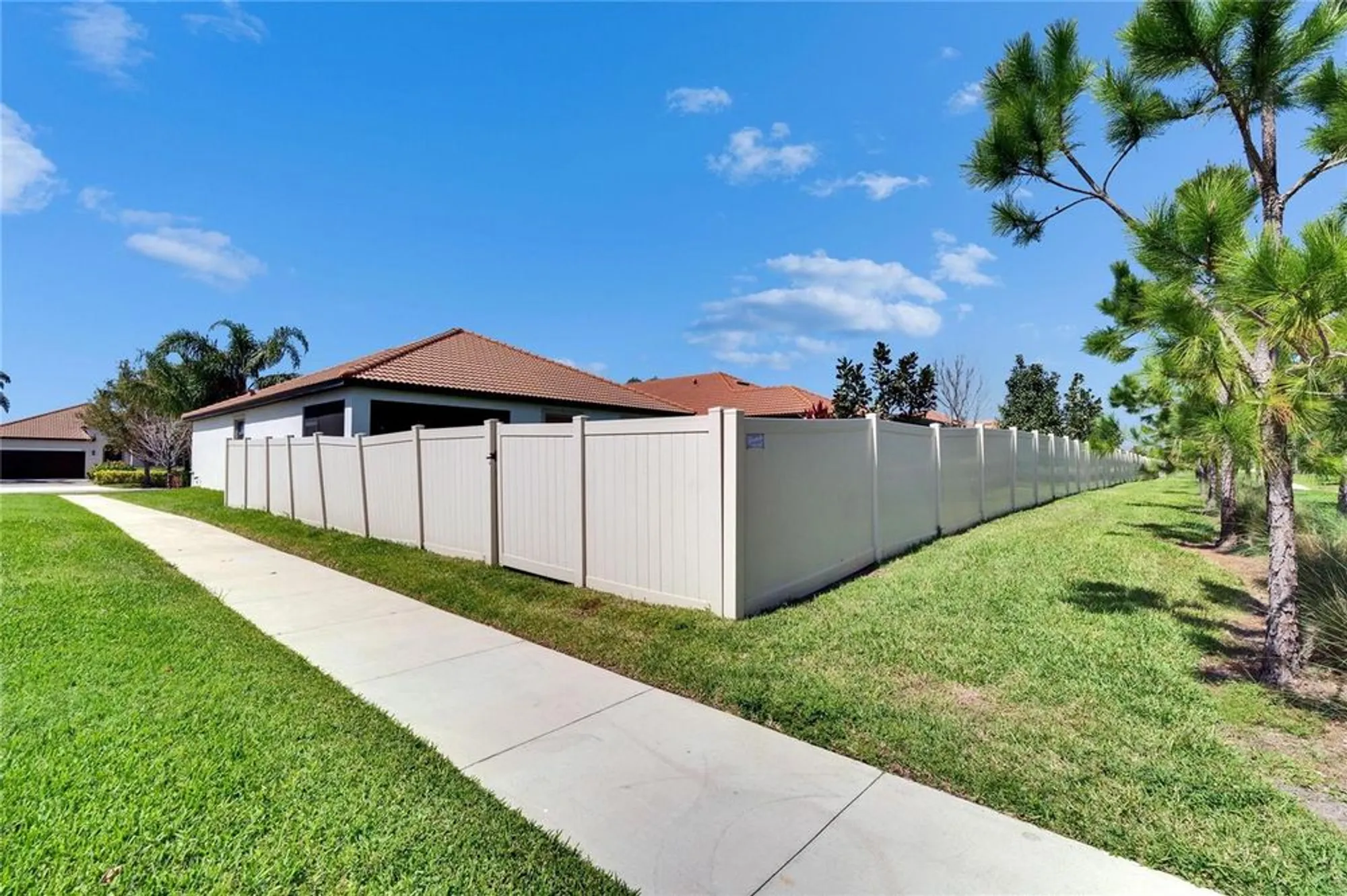 Property Slideshow image 52 of 98 | 16868 scuba crest st, Wimauma, FL, 33598