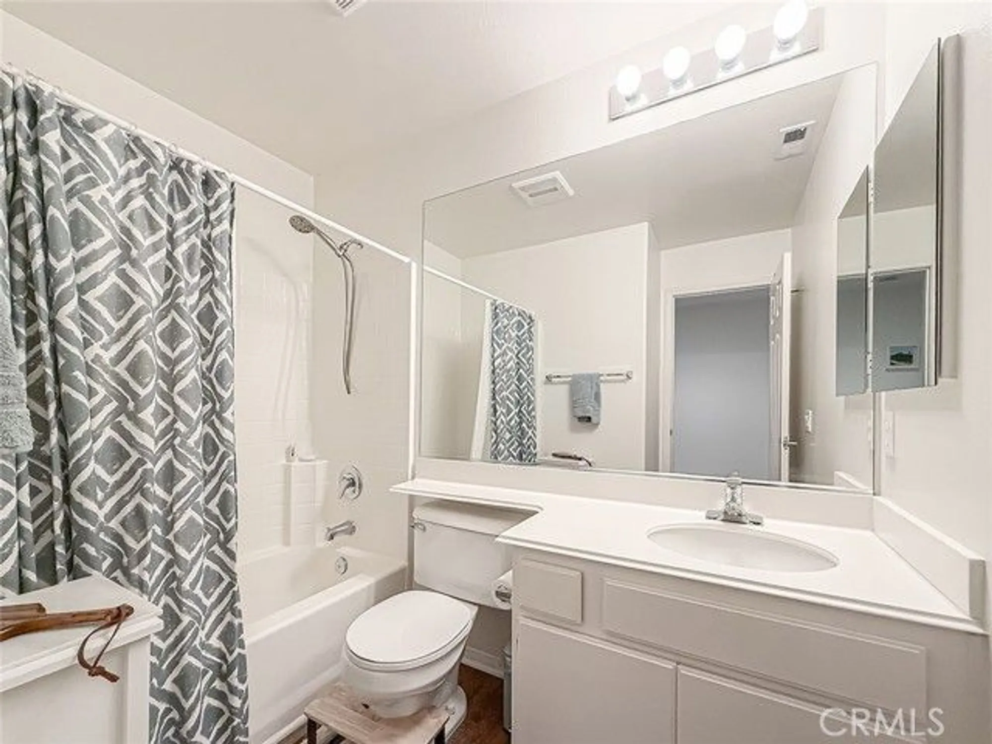 Property Slideshow image 32 of 47 | 2037 freesia ave, Simi Valley, CA, 93063