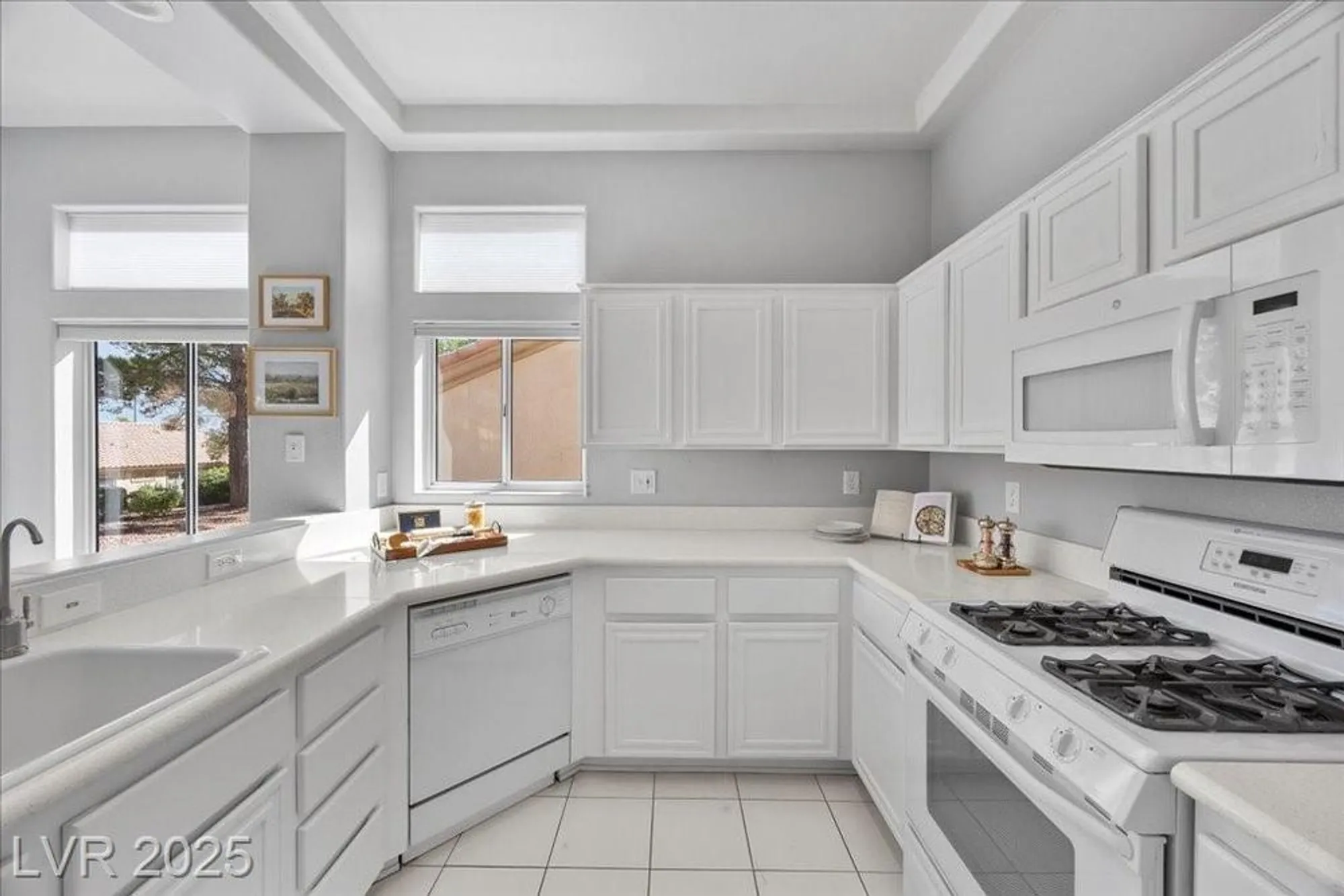 Property Slideshow image 15 of 33 | 9352 villa ridge dr, Las Vegas, NV, 89134