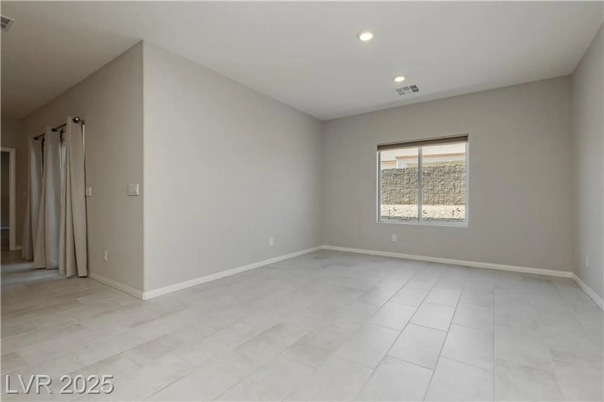 Property Slideshow image 10 of 47 | 7511 phoenix falls st, North Las Vegas, NV, 89084