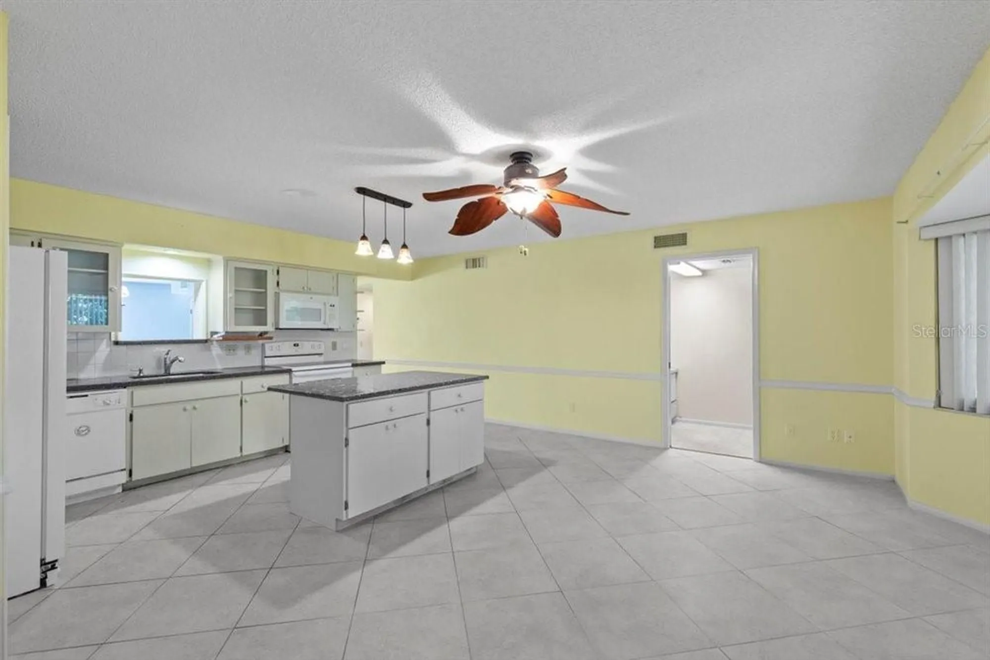 Property Slideshow image 15 of 37 | 2192 swedish dr apt 10, Clearwater, FL, 33763