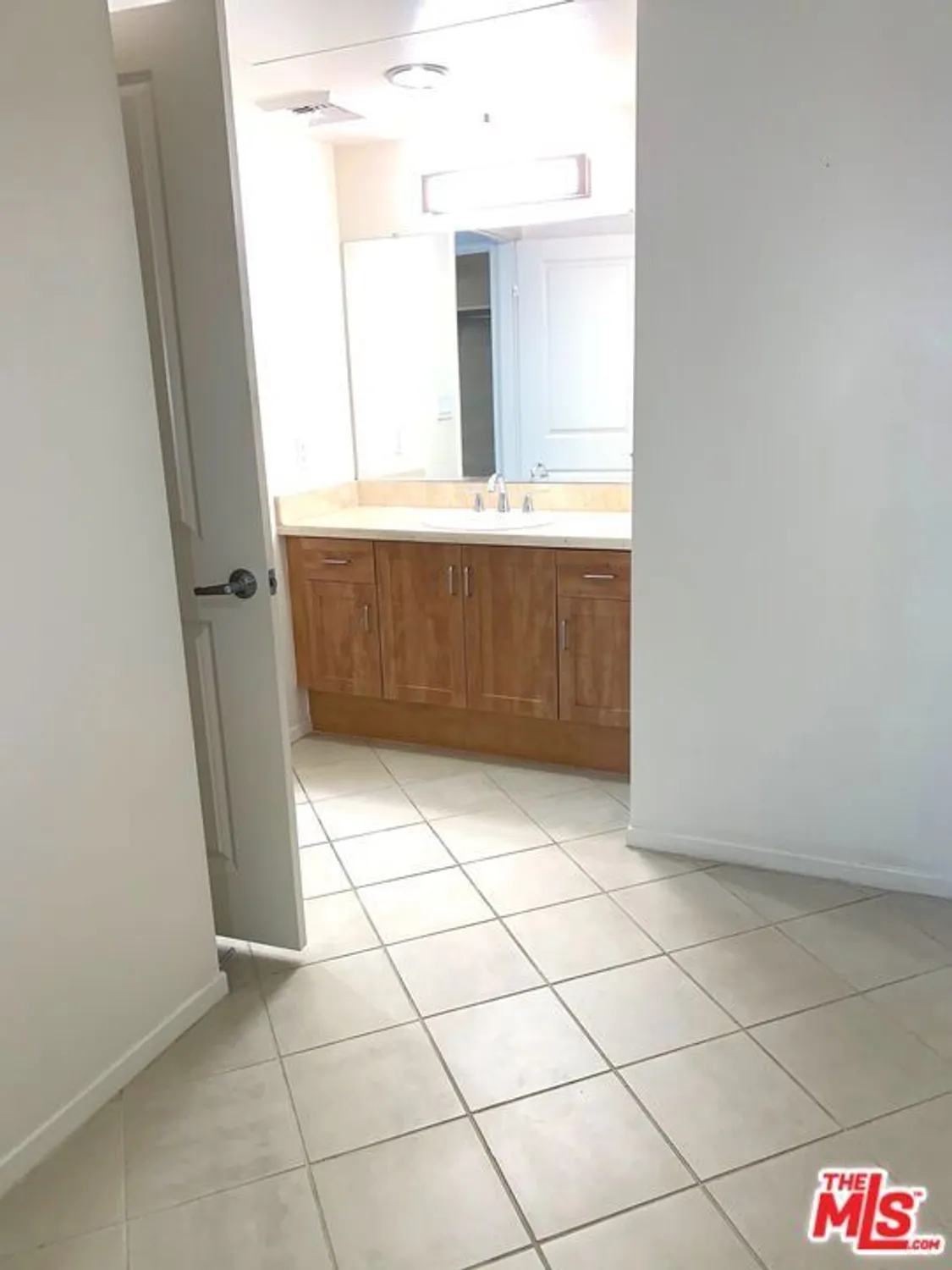 Property Slideshow image 17 of 45 | 267 s san pedro st 221, Los Angeles, CA, 90012