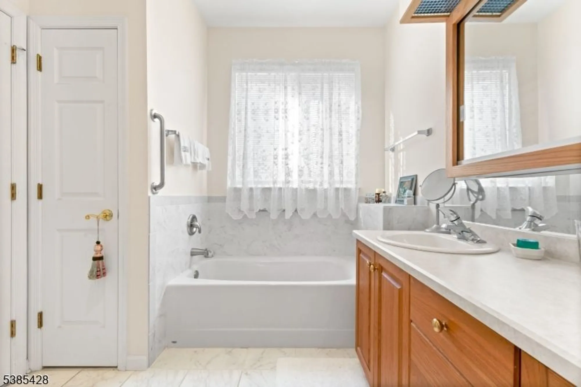 Property Slideshow image 13 of 48 | 29 stafford ln, Belvidere, NJ, 07823