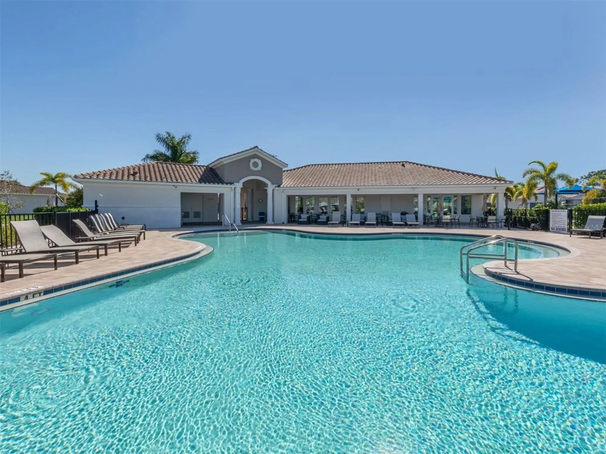 Property Slideshow image 46 of 78 | 592 mistiflower cir, Nokomis, FL, 34275