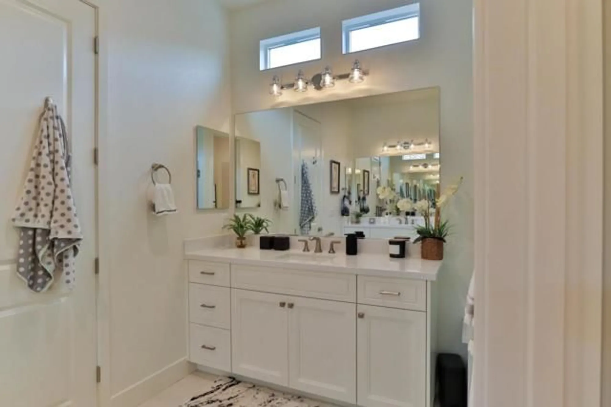 Property Slideshow image 21 of 52 | 2102 white oak dr, Hollister, CA, 95023