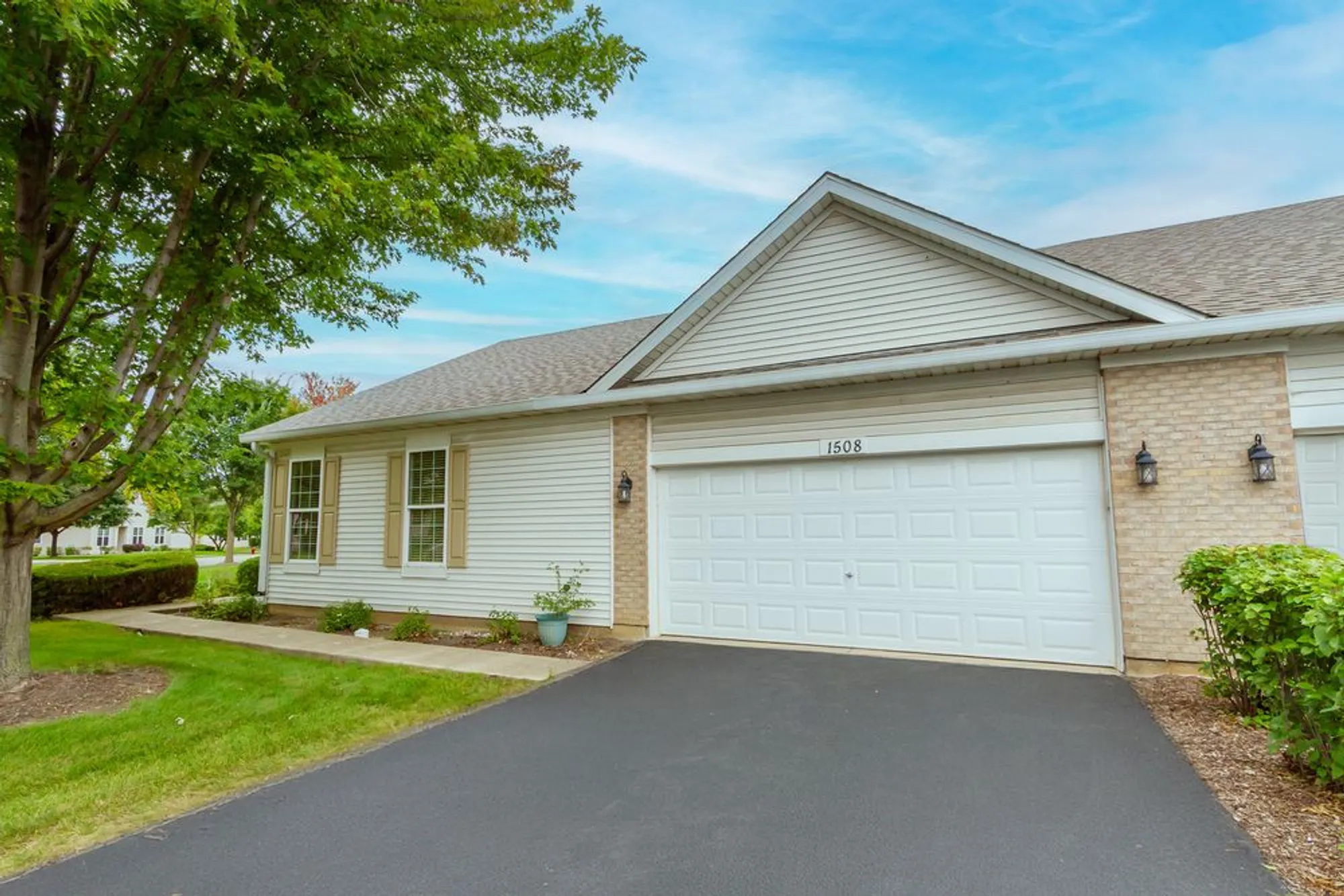 Property Slideshow image 26 of 28 | 1508 w ludington cir, Romeoville, IL, 60446