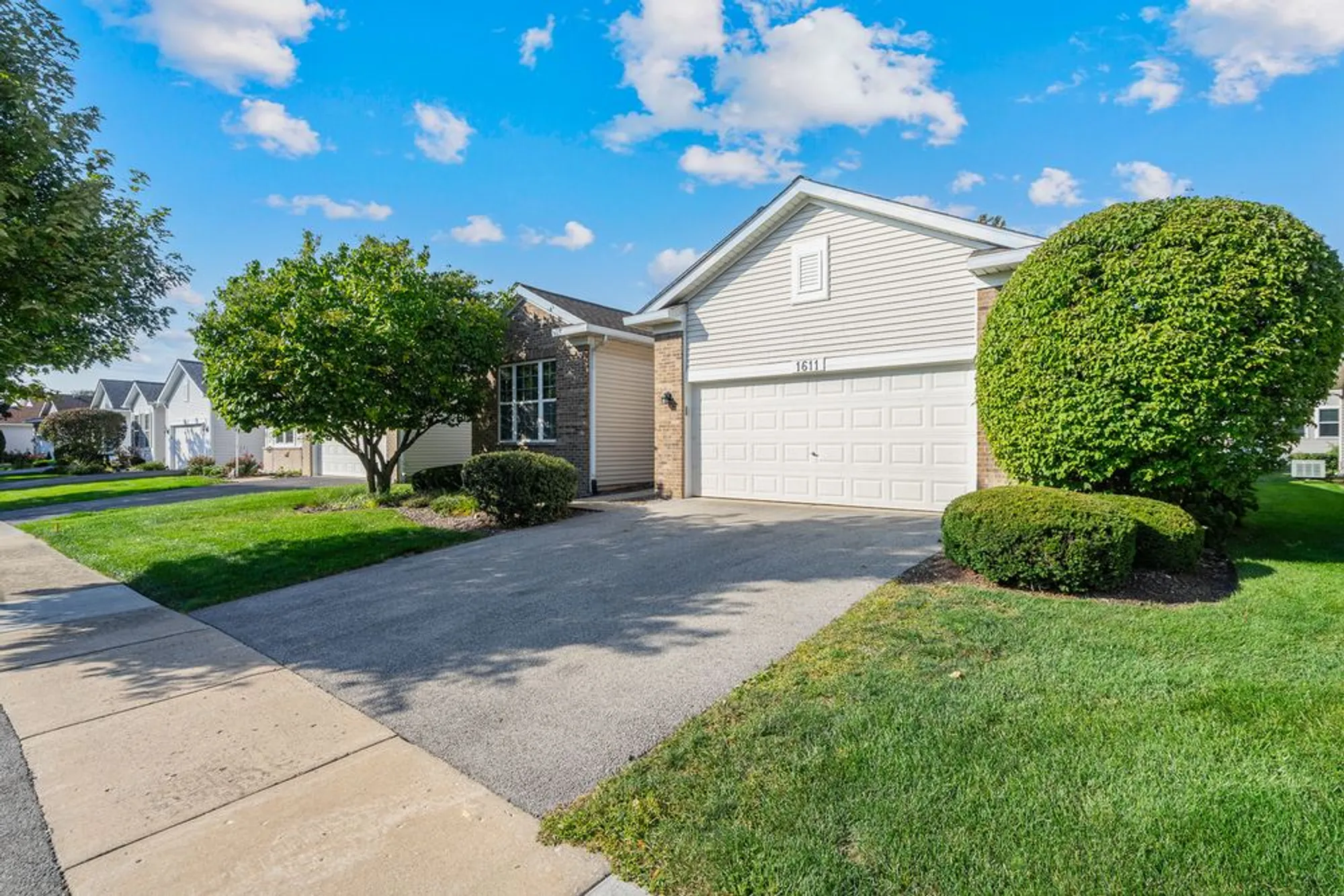 Property Slideshow image 32 of 39 | 1611 benzie cir, Romeoville, IL, 60446