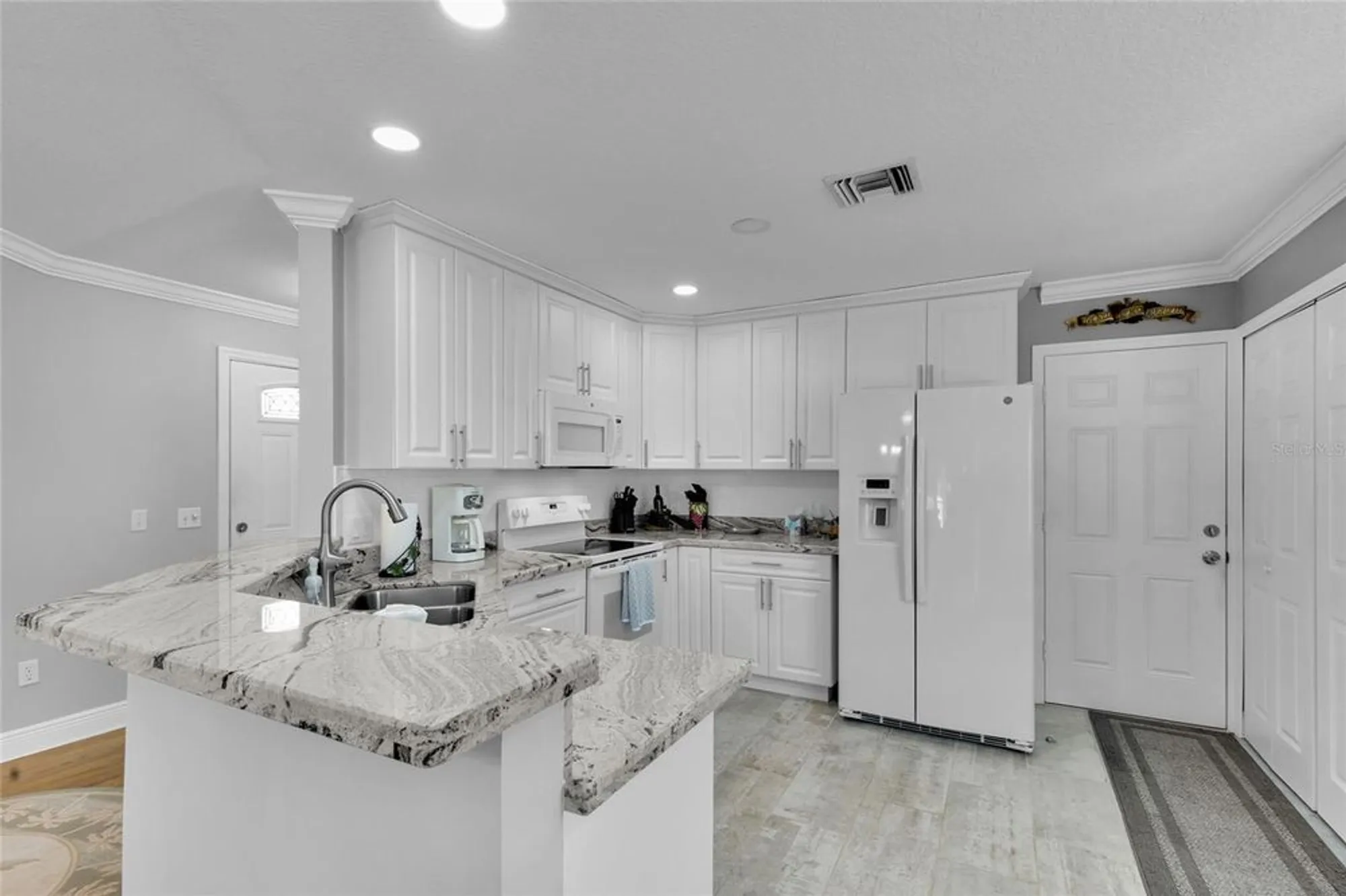 Property Slideshow image 8 of 45 | 916 medira dr, Lady Lake, FL, 32159