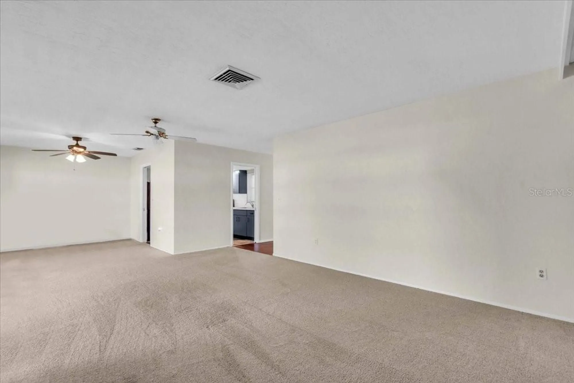 Property Slideshow image 6 of 31 | 3140 village green dr # 1119, Sarasota, FL, 34239