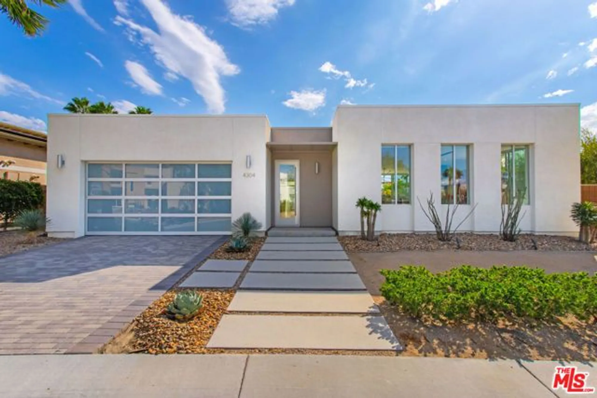 Property Slideshow image 6 of 60 | 4304 vantage ln, Palm Springs, CA, 92262